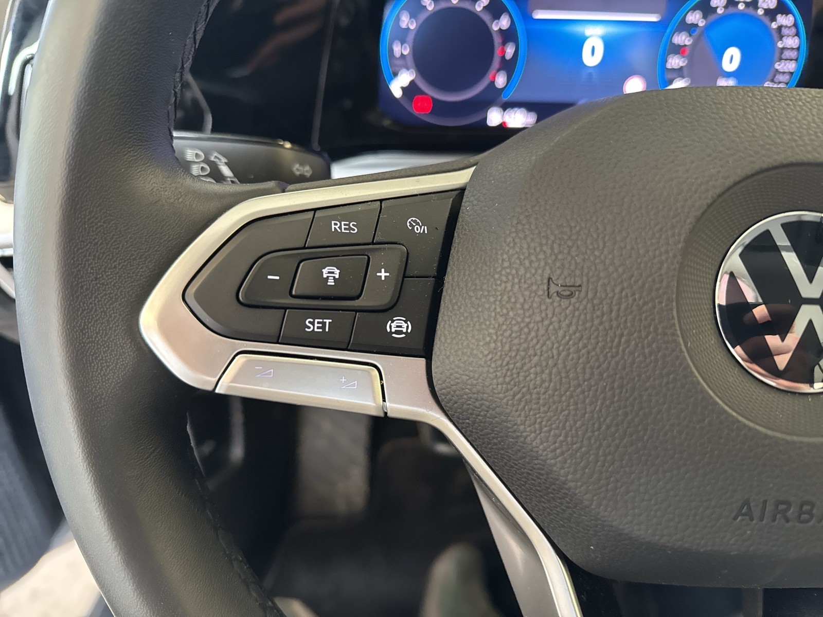 Volkswagen Golf VIII 1.5 LIFE NAVI CARPLAY ALU SITZHEIZUNG