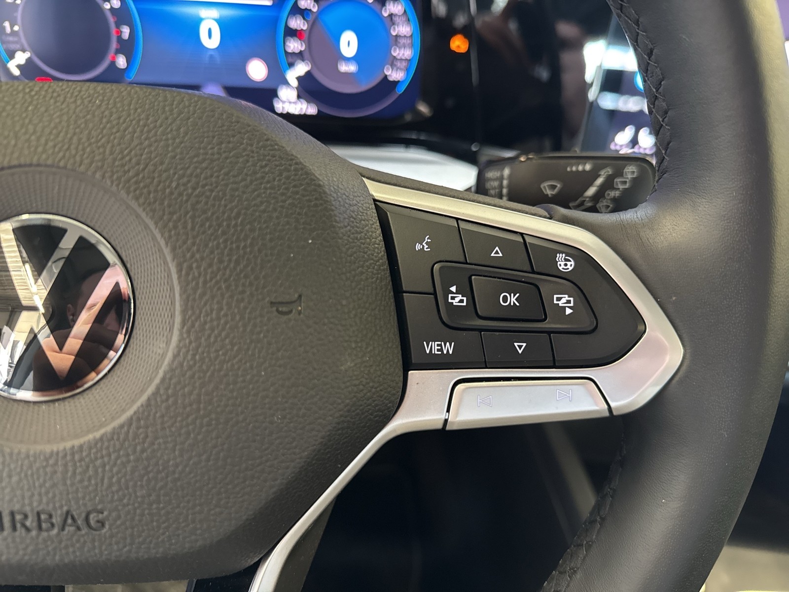 Volkswagen Golf VIII 1.5 LIFE NAVI CARPLAY ALU SITZHEIZUNG
