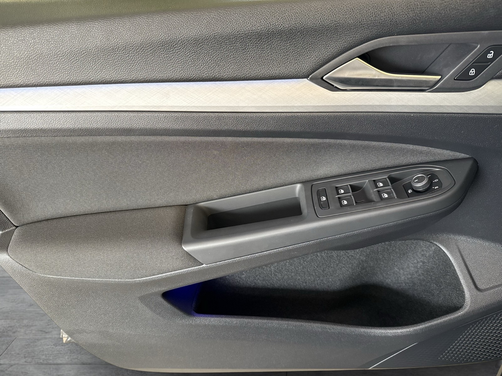 Volkswagen Golf VIII 1.5 LIFE NAVI CARPLAY ALU SITZHEIZUNG