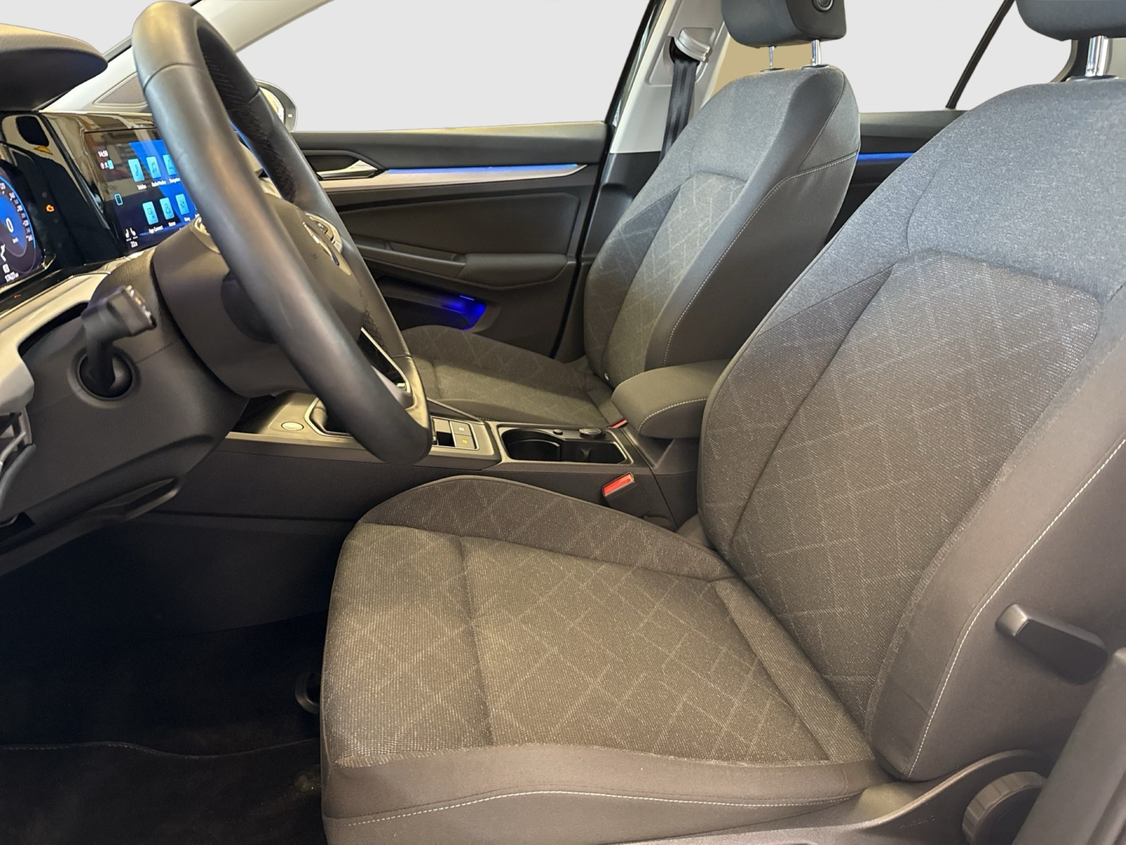 Volkswagen Golf VIII 1.5 LIFE NAVI CARPLAY ALU SITZHEIZUNG