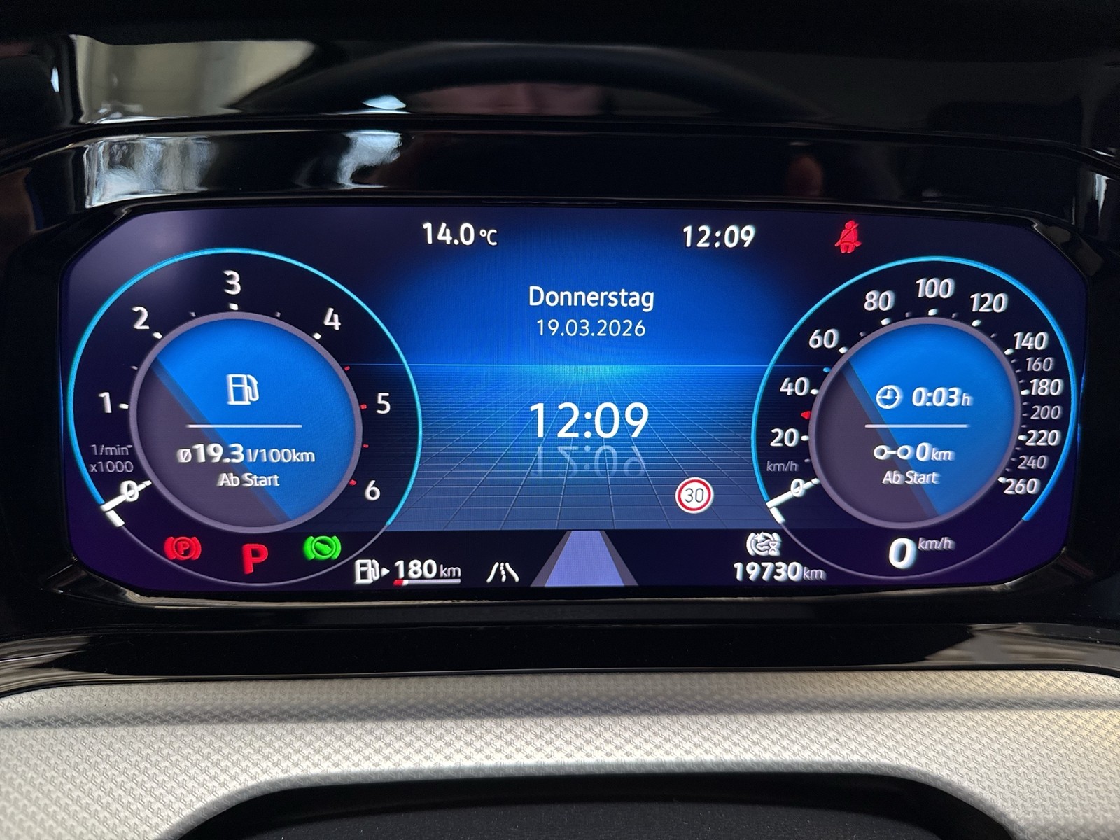 Volkswagen Golf VIII 2.0 MOVE NAVI CARPLAY ALU SITZHEIZUNG
