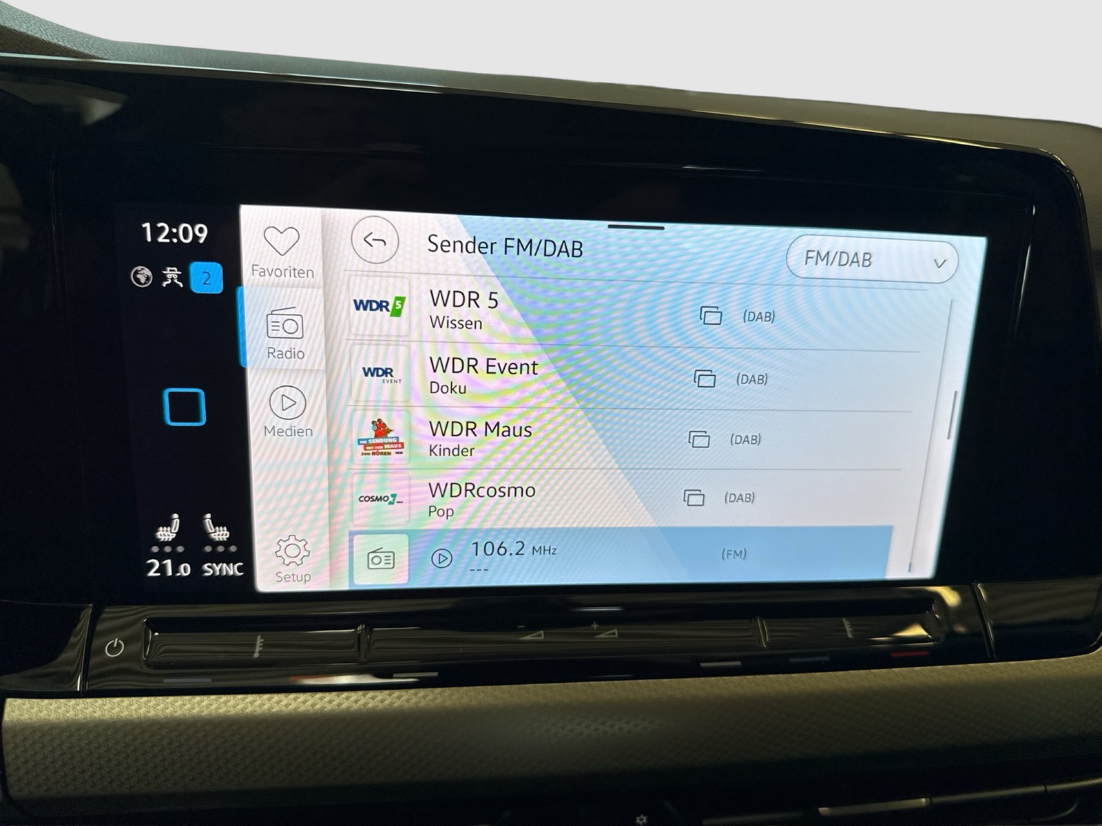 Volkswagen Golf VIII 2.0 MOVE NAVI CARPLAY ALU SITZHEIZUNG