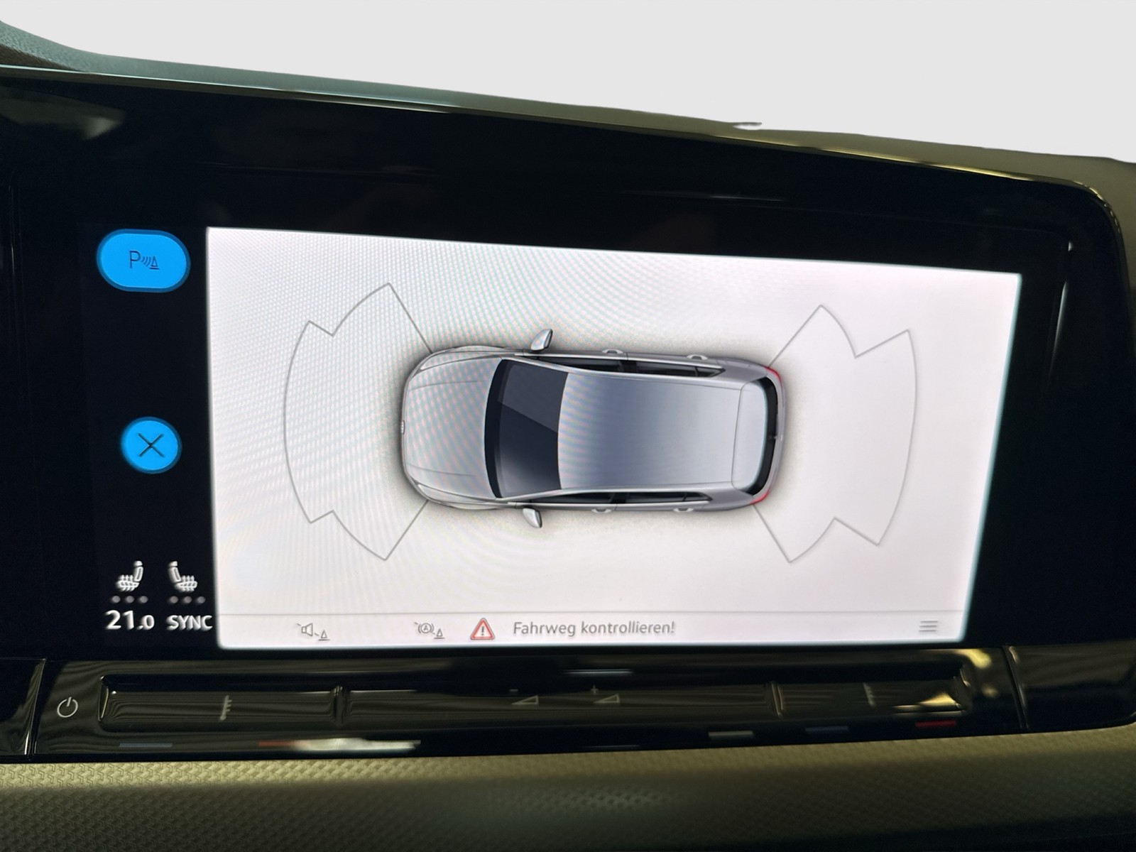 Volkswagen Golf VIII 2.0 MOVE NAVI CARPLAY ALU SITZHEIZUNG