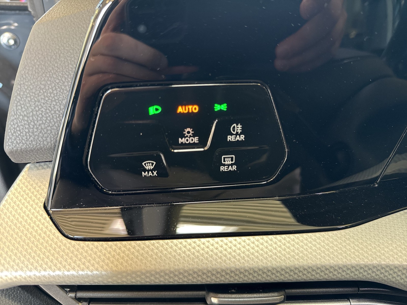 Volkswagen Golf VIII 2.0 MOVE NAVI CARPLAY ALU SITZHEIZUNG