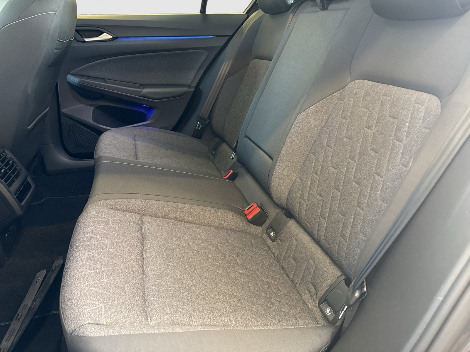 Volkswagen Golf VIII 2.0 MOVE NAVI CARPLAY ALU SITZHEIZUNG