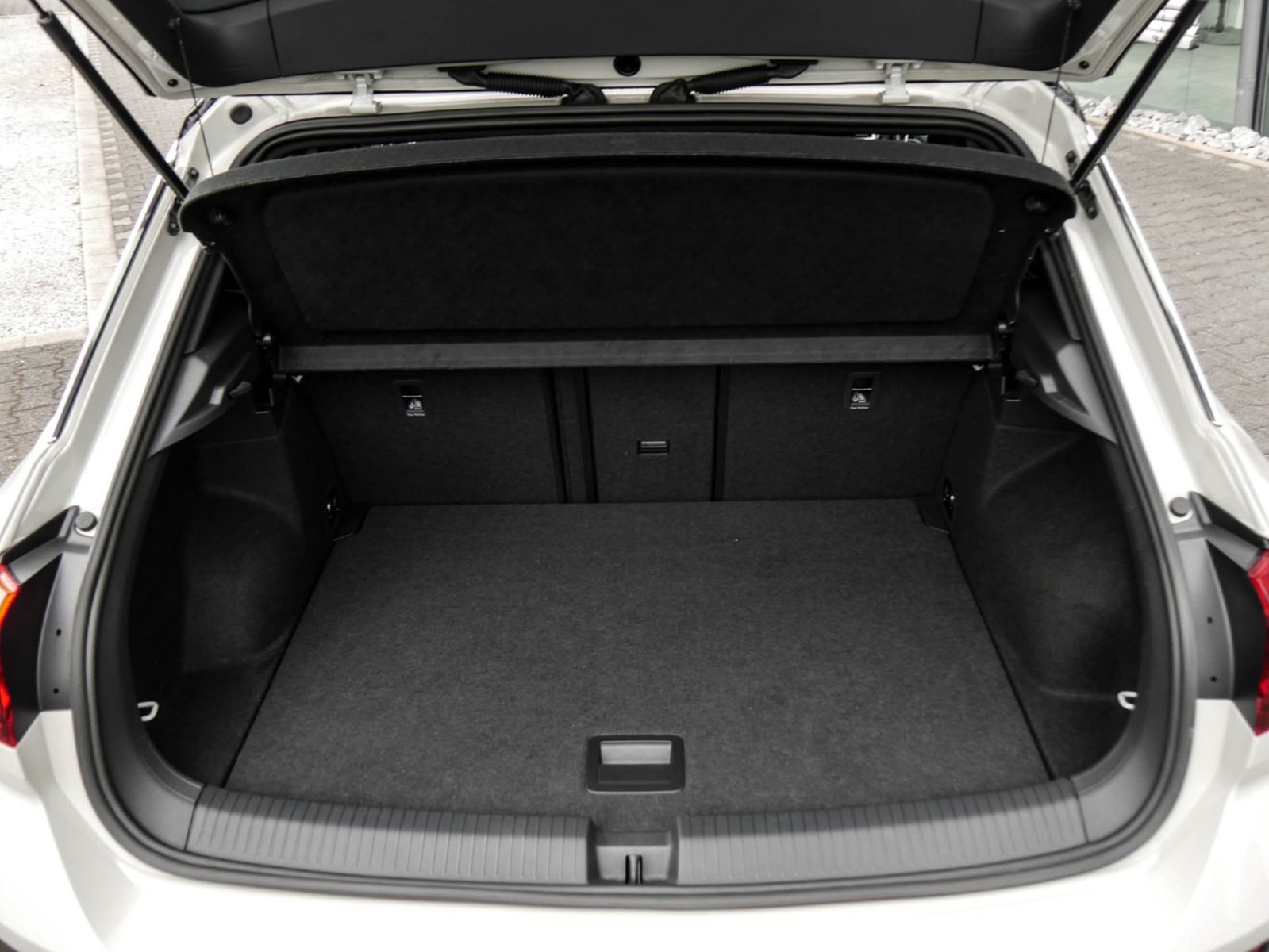 Volkswagen T-Roc 2.0 R-LINE 4X4 LEDER PANO BEATS AHK CAM 18Z