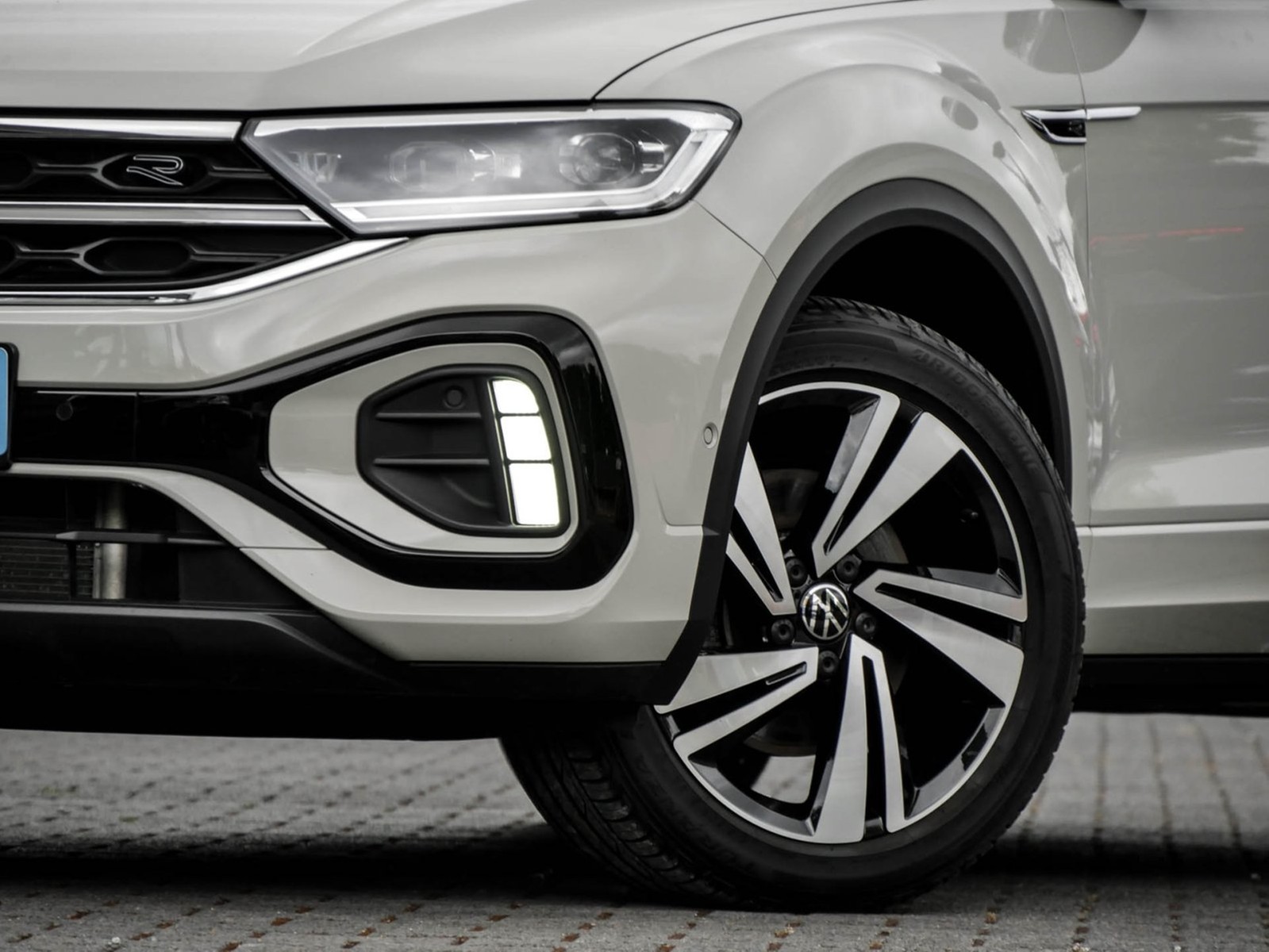 Volkswagen T-Roc 2.0 R-LINE 4X4 LEDER PANO BEATS AHK CAM 18Z