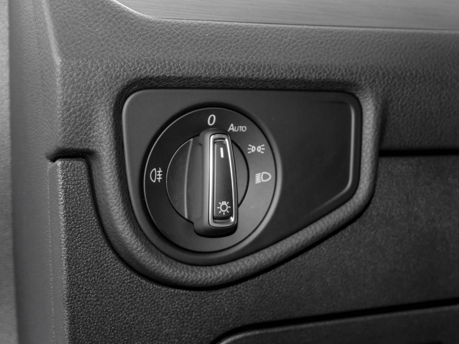 Volkswagen Touran 1.5 COMFORTLINE 7SITZE AHK CAM ACC NAVI