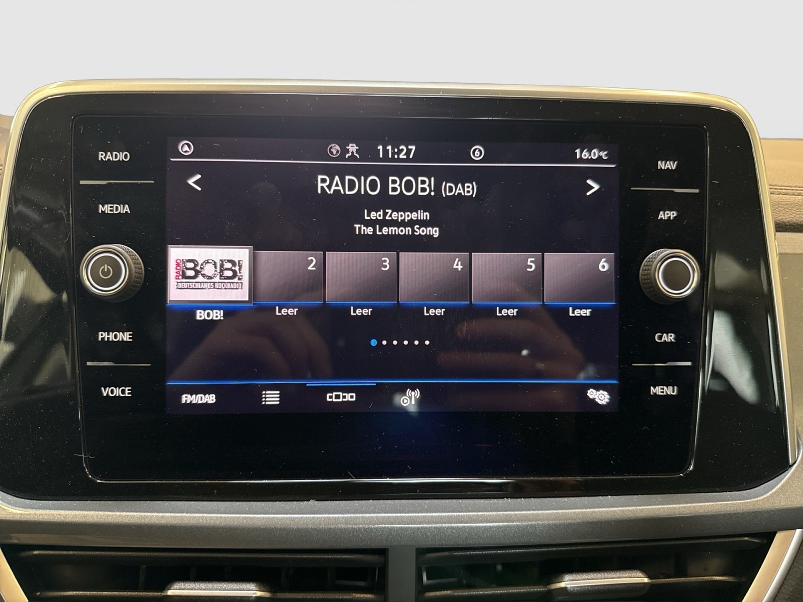 Volkswagen T-Roc 1.5 STYLE PANO AHK CAM ACC LM18 NAVI LED+