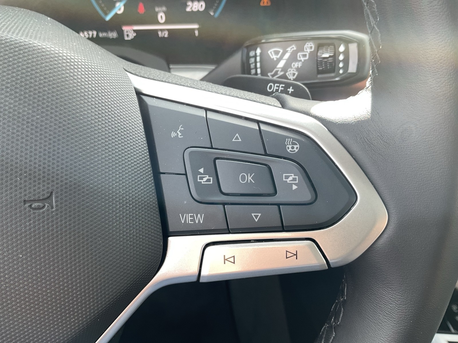 Volkswagen Touareg V6 LUFTFEDERUNG AHK CAM ACC LM19 EKLAPPE
