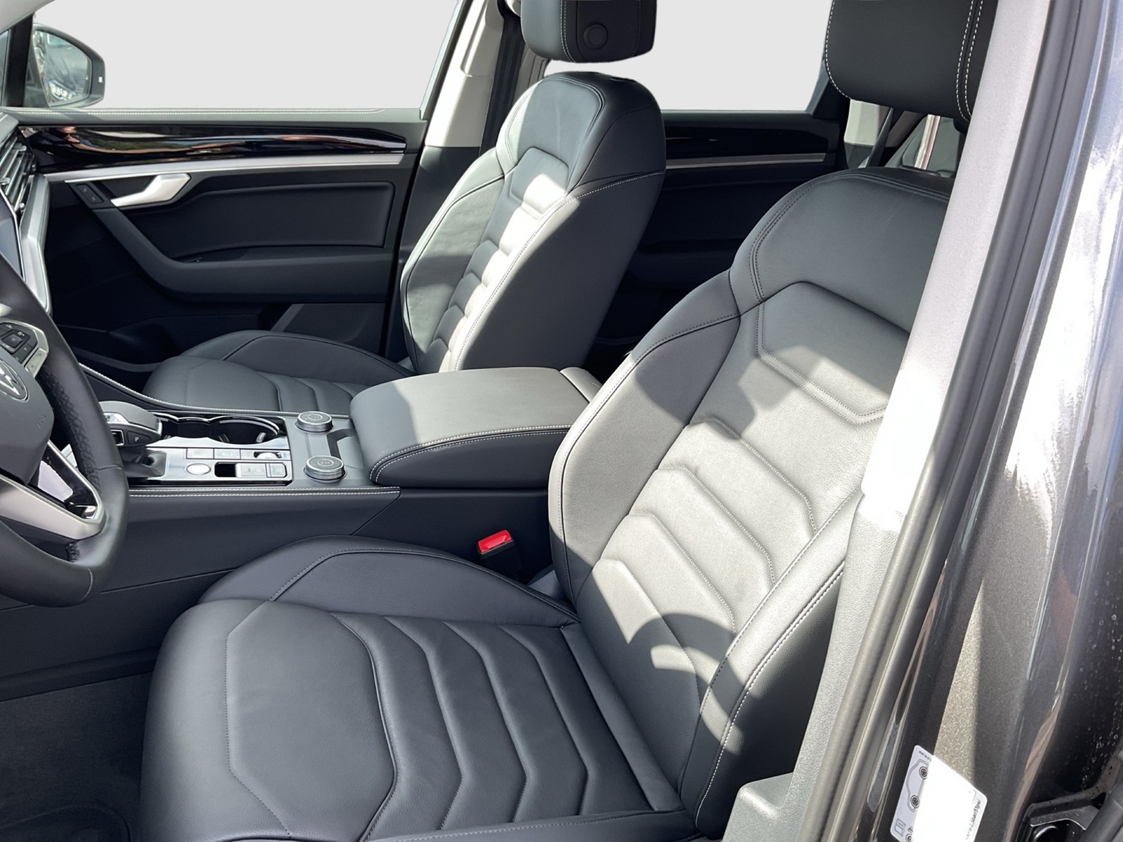 Volkswagen Touareg V6 LUFTFEDERUNG AHK CAM ACC LM19 EKLAPPE