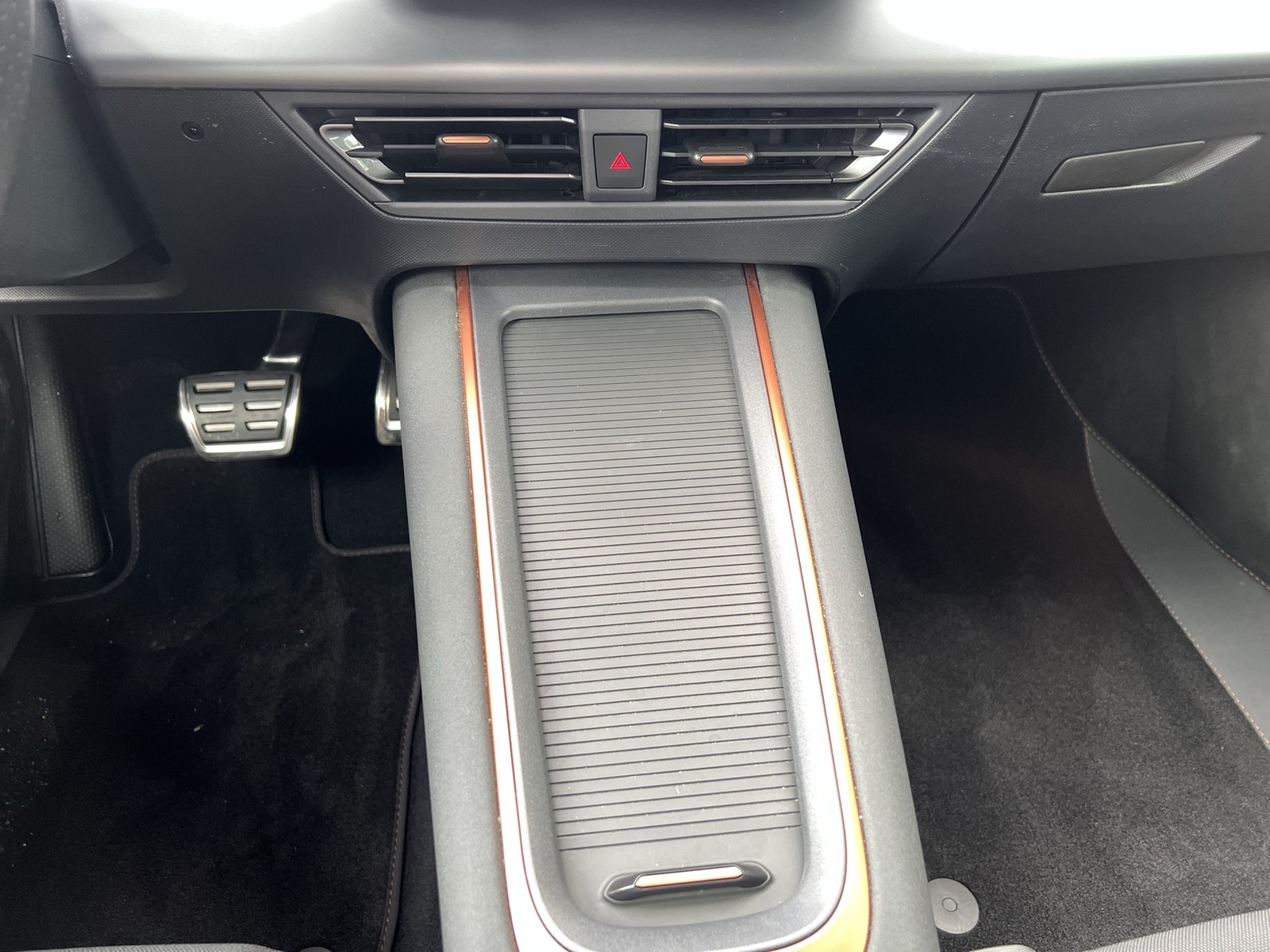 Cupra Born CAM ACC LM18 NAVI LENKRADHEIZUNG SITZHEIZ.