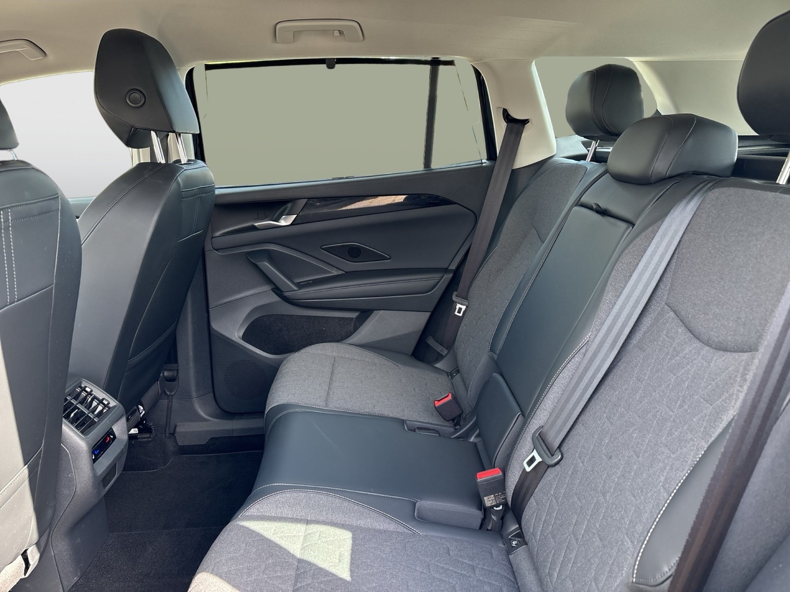 Volkswagen Tayron 1.5 HYBRID LIFE AHK CAM ACC LM18 CARPLAY