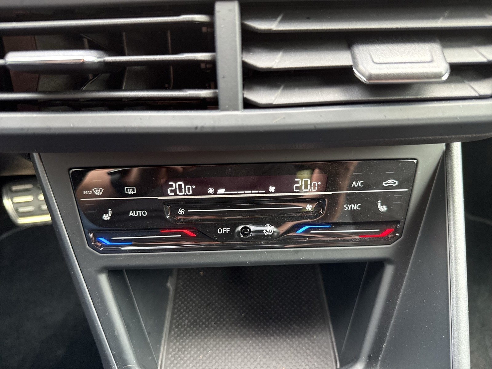 Volkswagen Polo 1.0 R-LINE MATRIX NAVI ALU CARPLAY SITZHEIZ