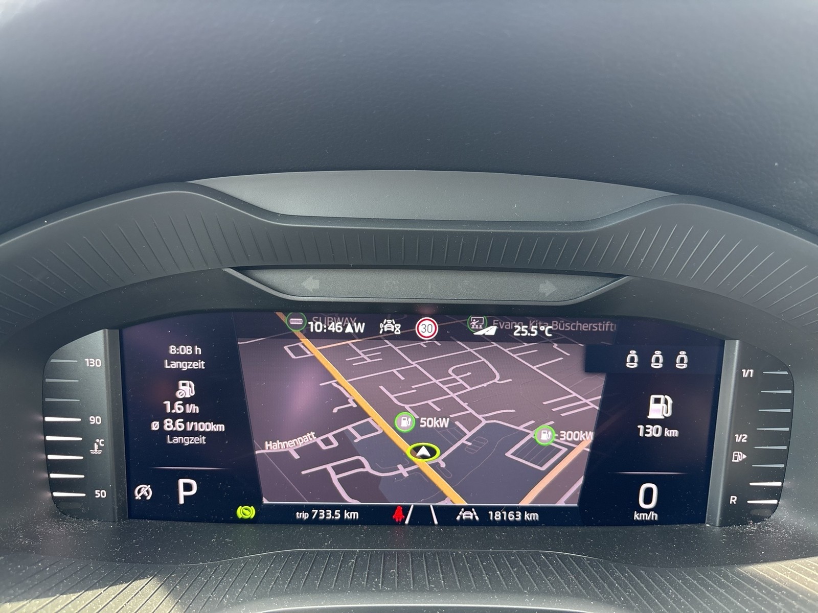 Skoda Karoq 1.5 SELECTION CAM ACC NAVI CARPLAY SITZHZ.