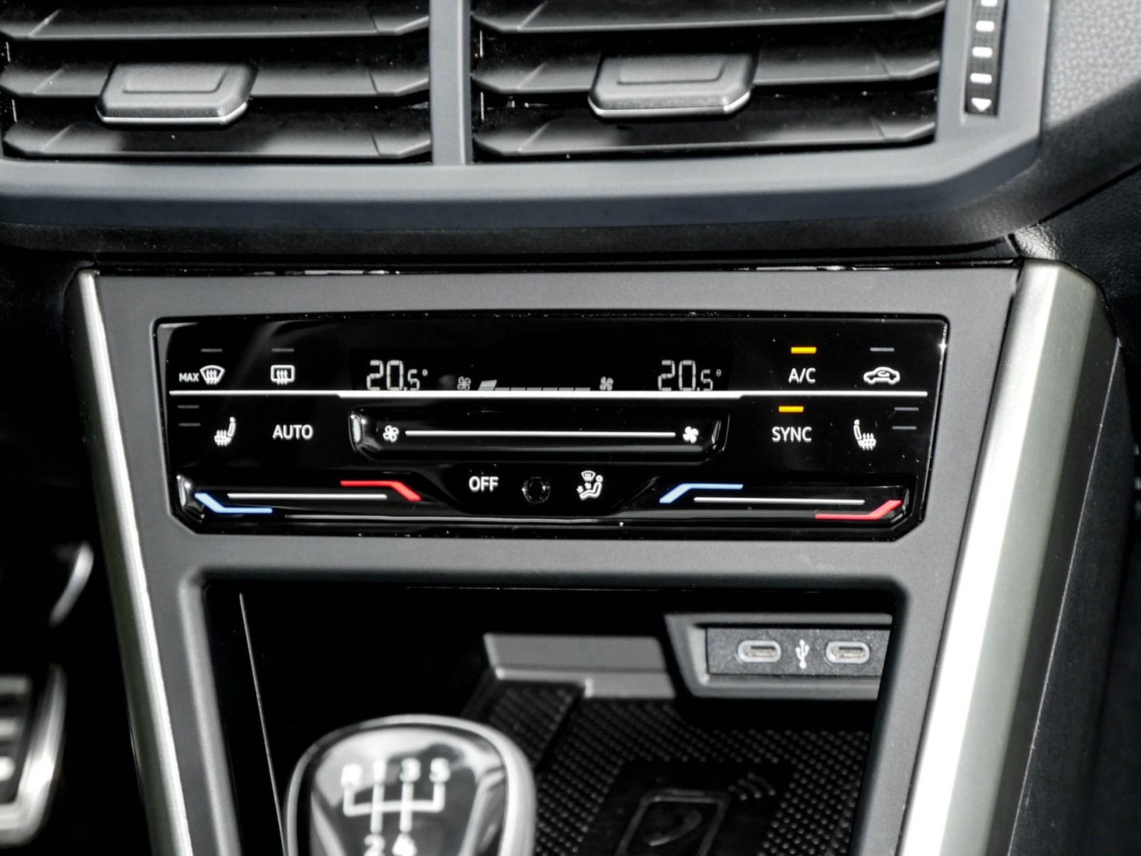 Volkswagen Taigo 1.0 MOVE PANO CAM NAVI ALU SITZHEIZUNG LED