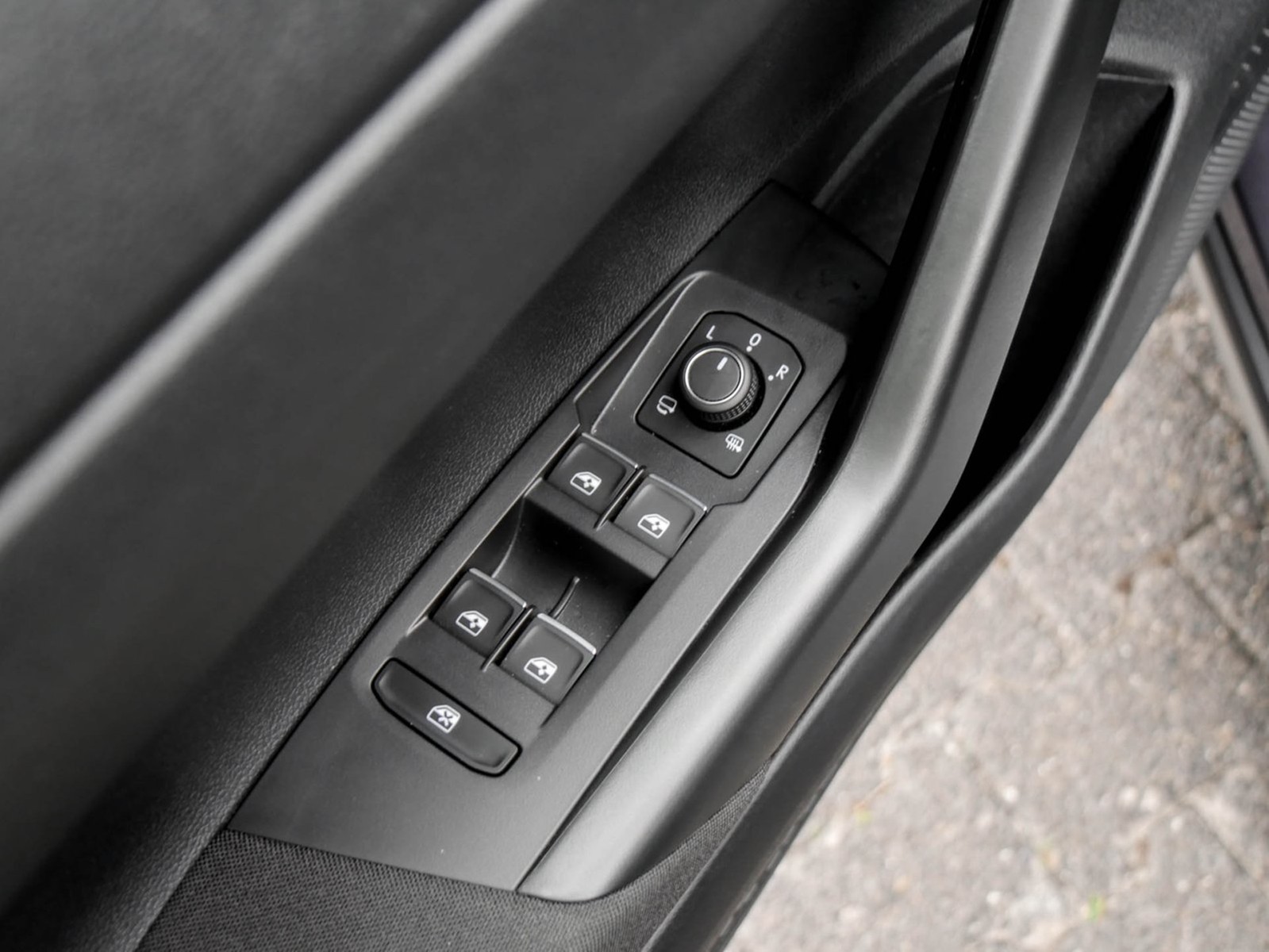 Volkswagen Taigo 1.0 MOVE PANO CAM NAVI ALU SITZHEIZUNG LED