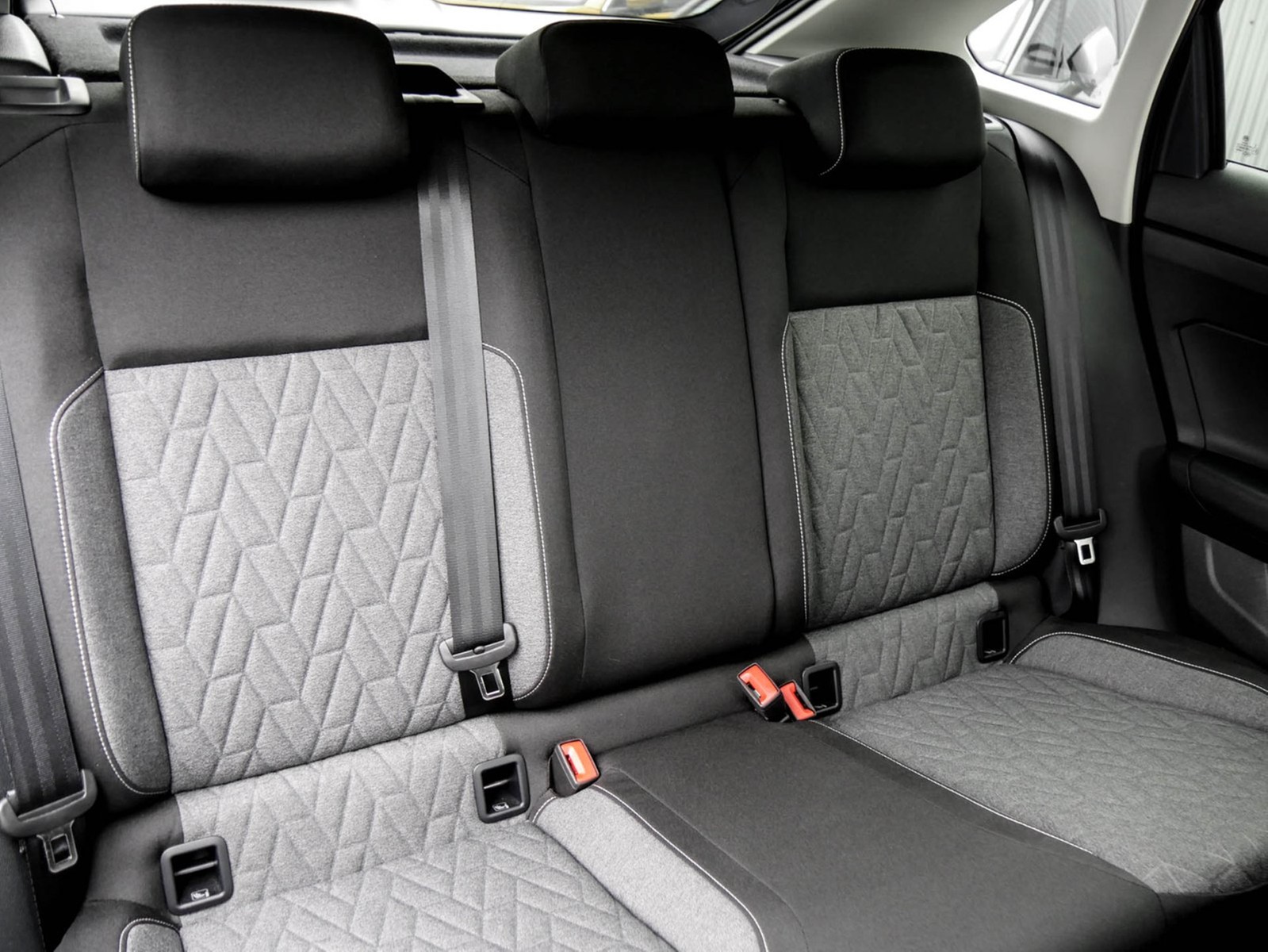 Volkswagen Taigo 1.0 MOVE PANO CAM NAVI ALU SITZHEIZUNG LED