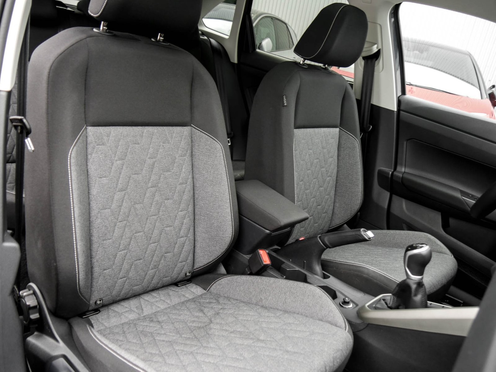 Volkswagen Taigo 1.0 MOVE PANO CAM NAVI ALU SITZHEIZUNG LED