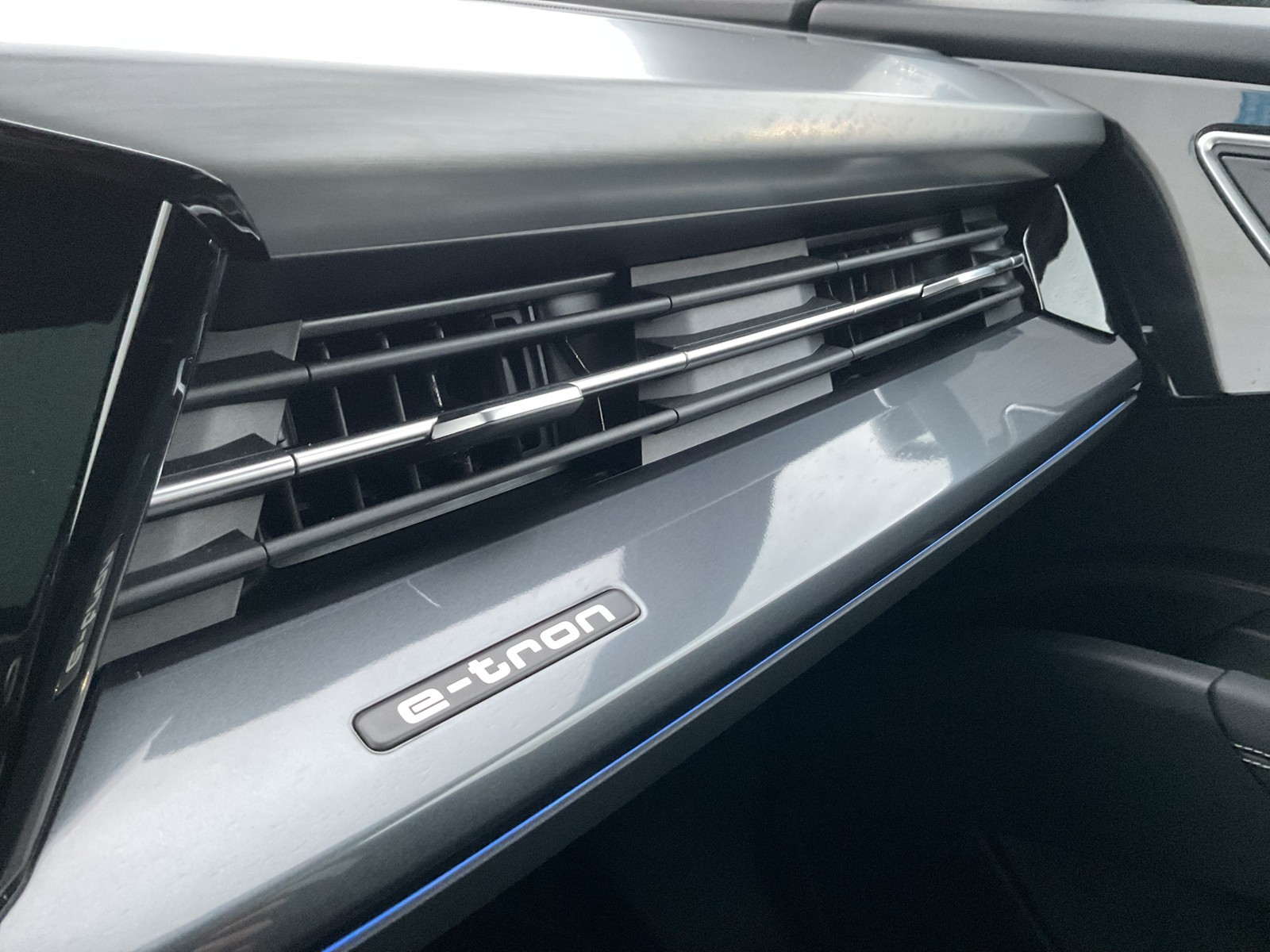 Audi Q4 e-tron Sportback 45 quattro S LINE PANO LM21