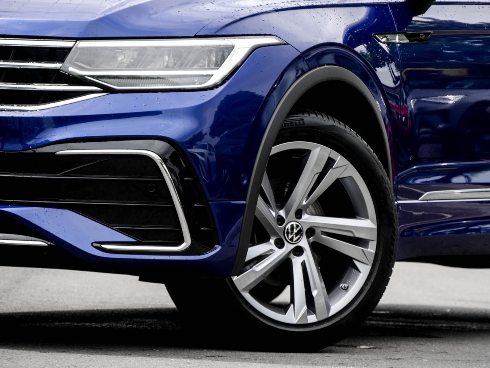Volkswagen Tiguan 1.5 R-LINE PANO AHK CAM ACC LM19 NAVI