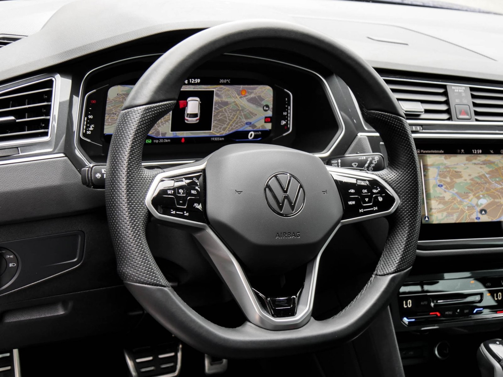 Volkswagen Tiguan 1.5 R-LINE PANO AHK CAM ACC LM19 NAVI