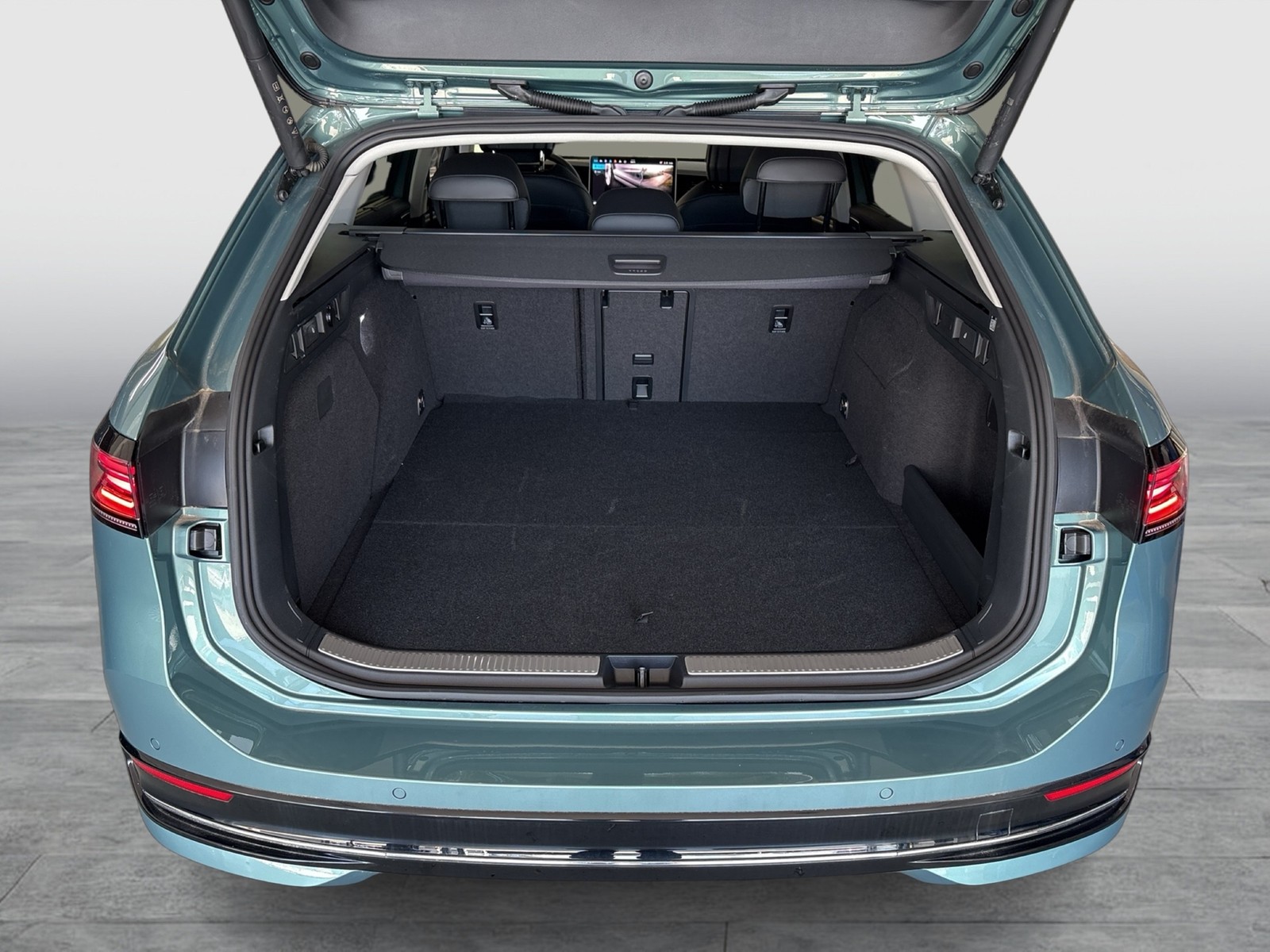 Volkswagen Passat Variant 1.5 HYBRID ELEGANCE 360CAM HEADUP
