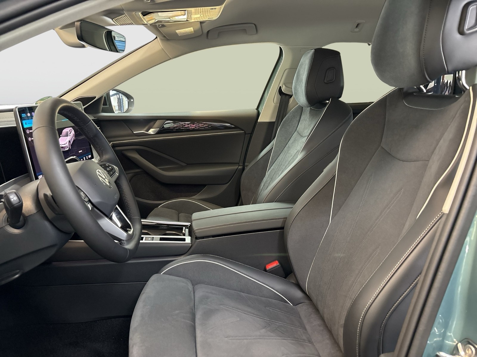 Volkswagen Passat Variant 1.5 HYBRID ELEGANCE 360CAM HEADUP