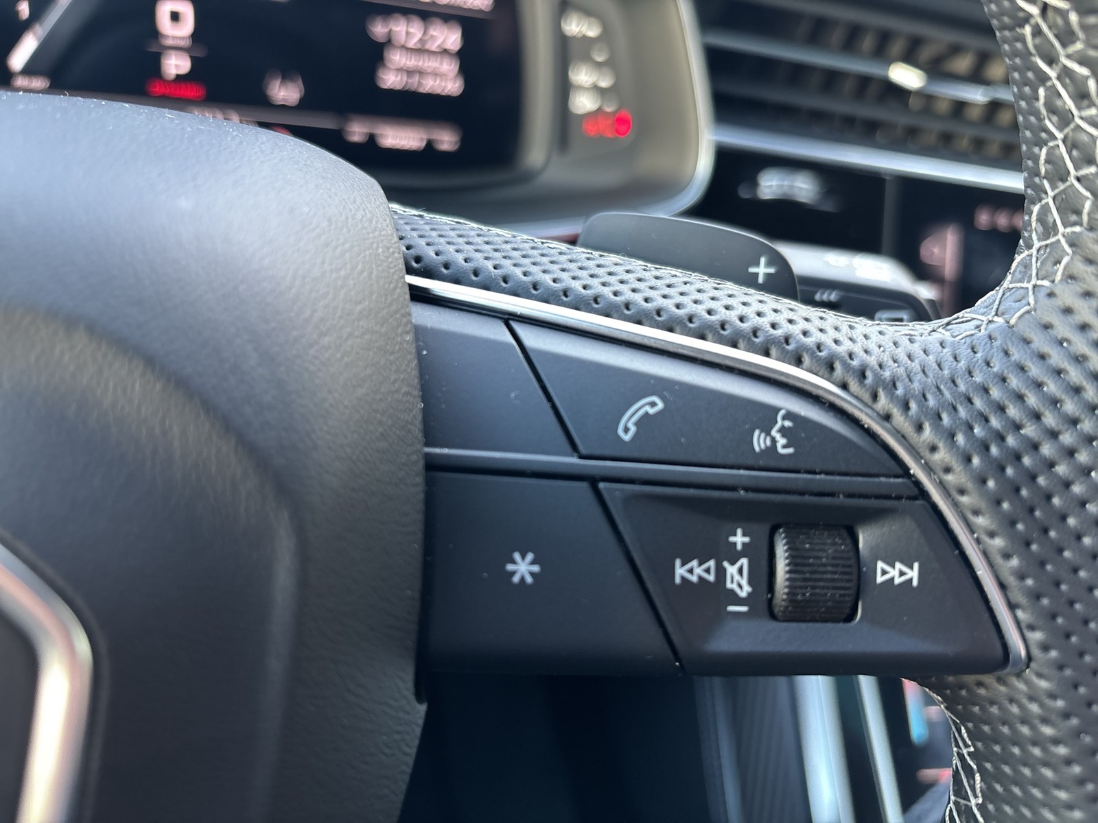 Audi SQ8 quattro PANO B&O AHK CAM LM22 HEAD-UP ACC