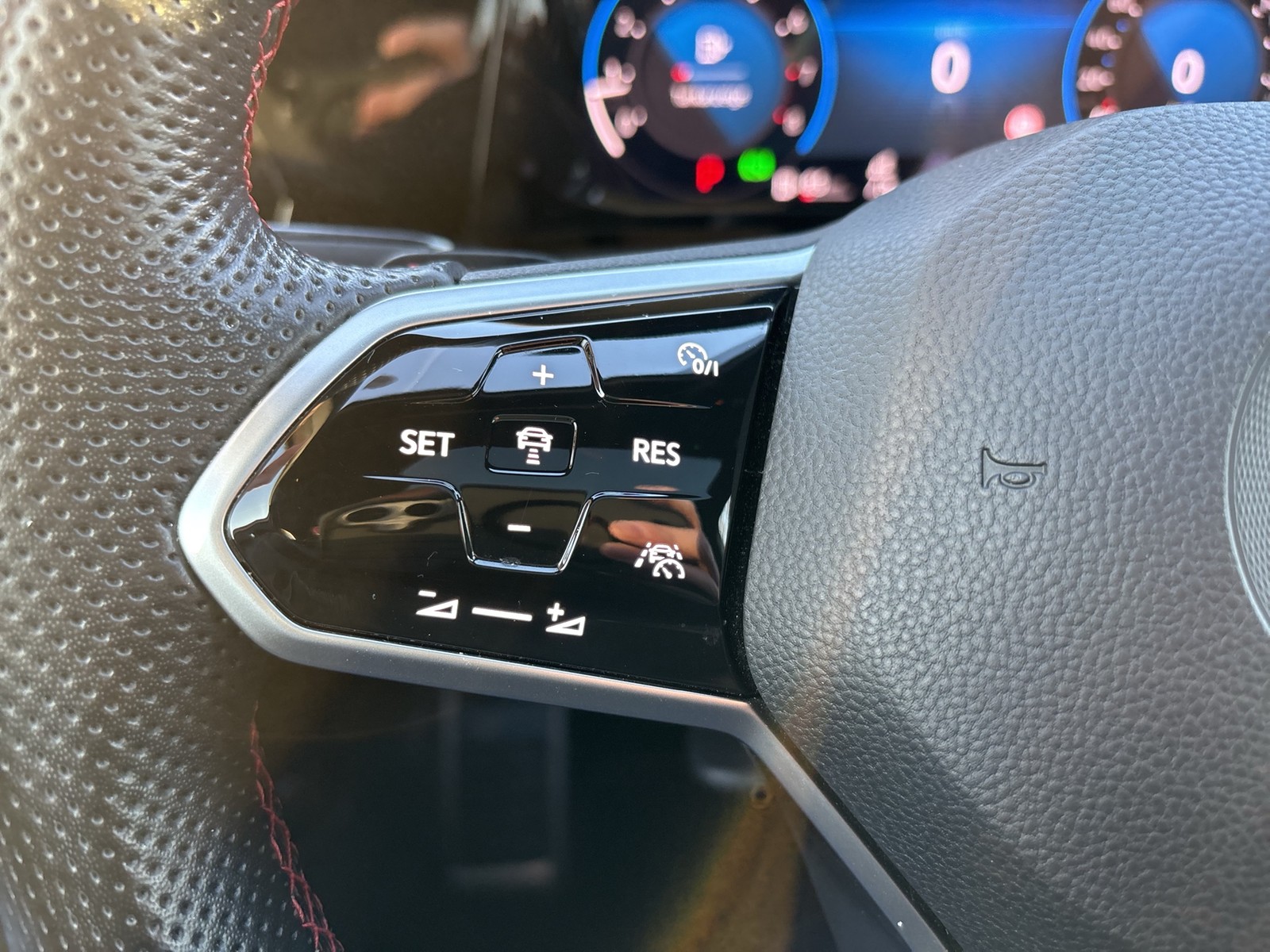 Volkswagen Golf VIII 2.0 GTI CLUBSPORT PANO CAM ACC 19Z NAVI