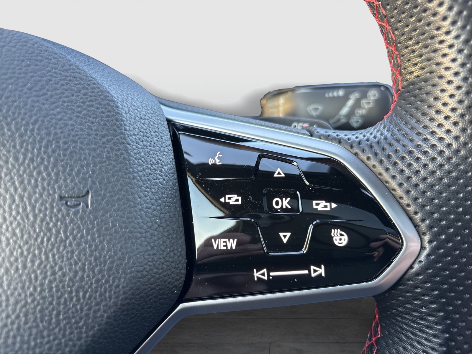 Volkswagen Golf VIII 2.0 GTI CLUBSPORT PANO CAM ACC 19Z NAVI