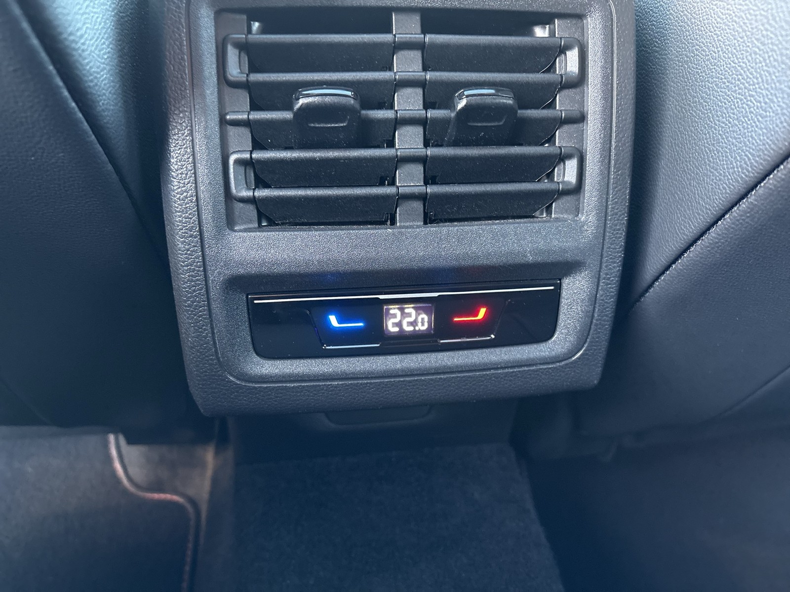 Volkswagen Golf VIII 2.0 GTI CLUBSPORT PANO CAM ACC 19Z NAVI