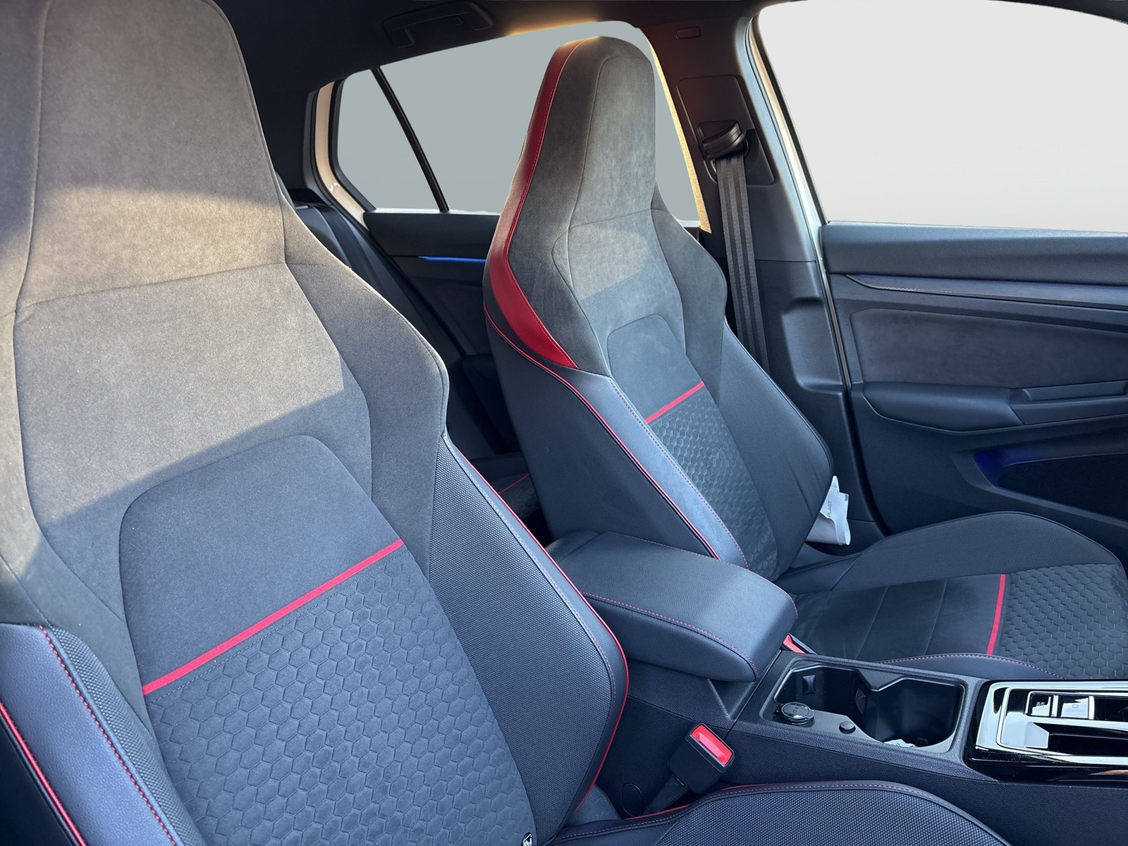 Volkswagen Golf VIII 2.0 GTI CLUBSPORT PANO CAM ACC 19Z NAVI