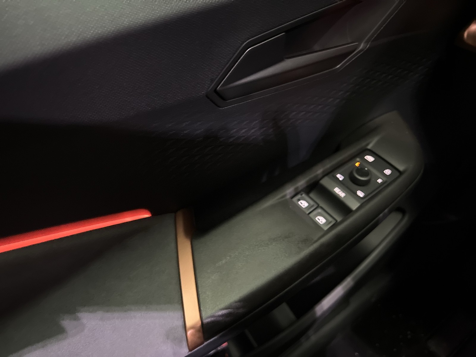 Cupra Born EDITION DYNAMIC 360CAM ACC LM19 NAVI SITZHZ