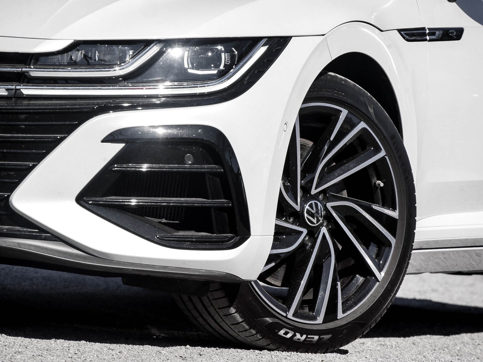 Volkswagen Arteon Shooting Brake 2.0 R 4X4 LEDER AHK LM19