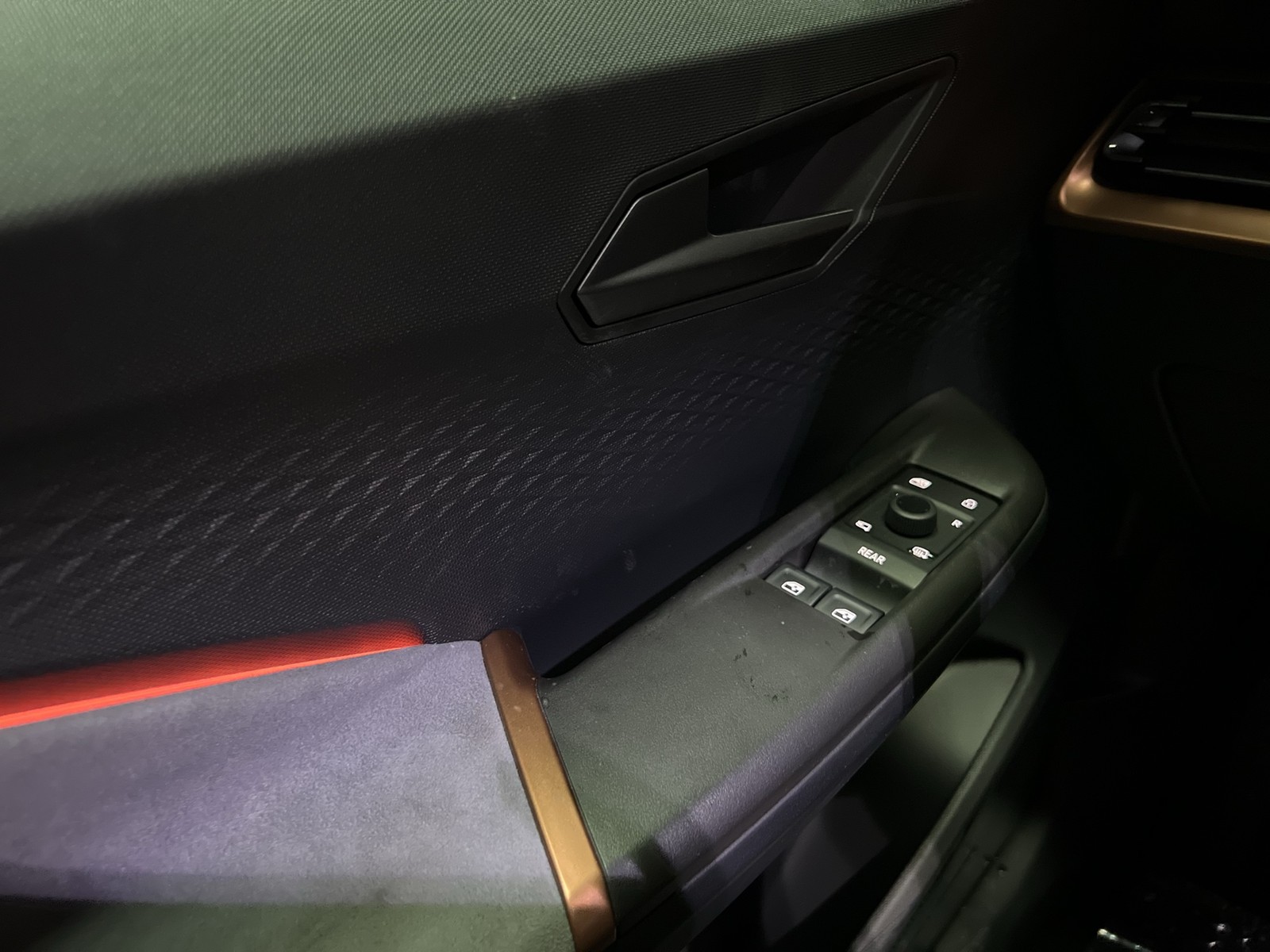 Cupra Born EDITION DYNAMIC 360CAM ACC LM19 NAVI SITZHZ