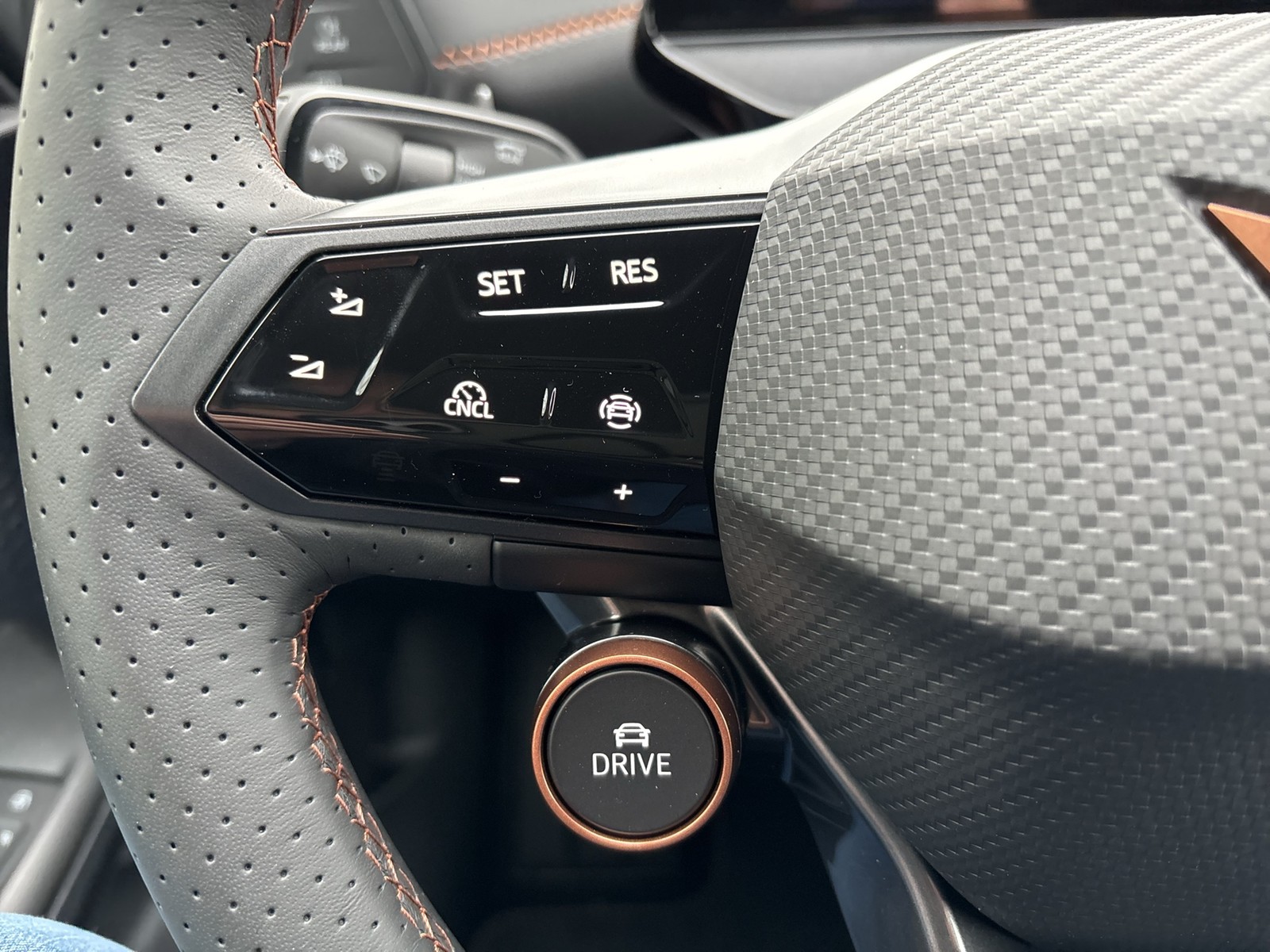 Cupra Born EDITION DYNAMIC 360CAM ACC LM19 NAVI SITZHZ