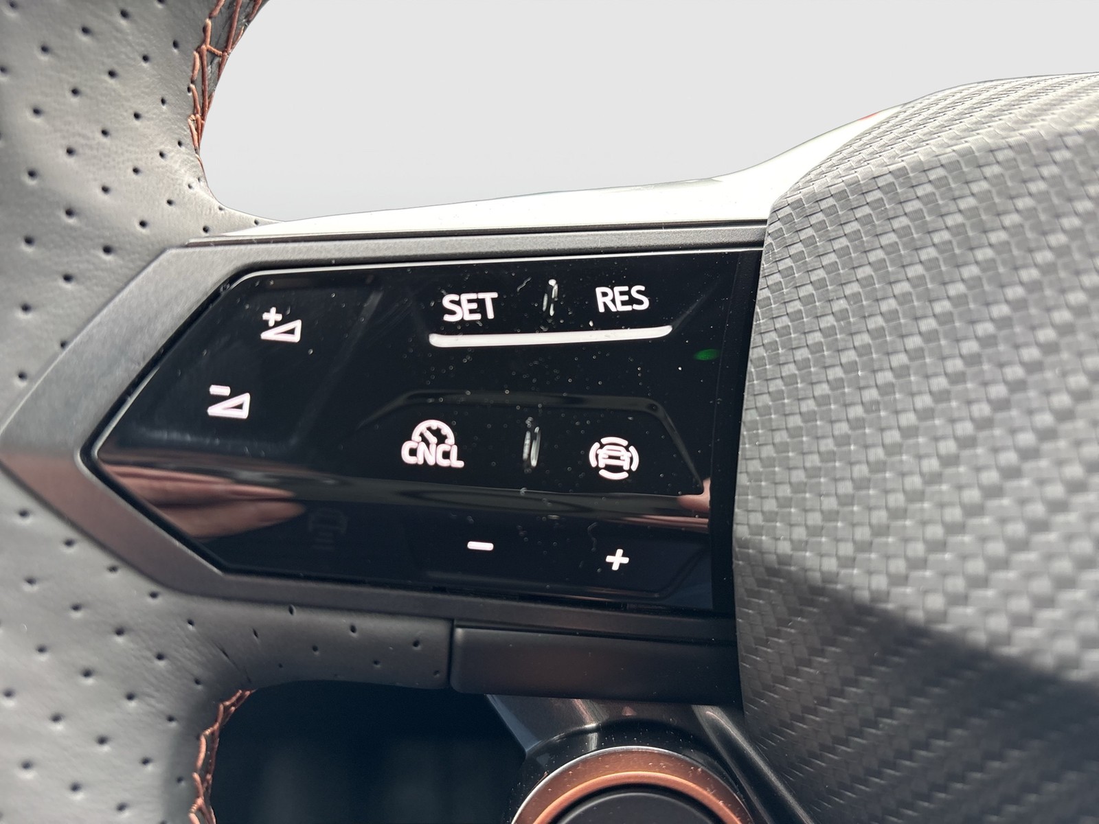 Cupra Born EDITION DYNAMIC 360CAM ACC LM19 NAVI SITZHZ