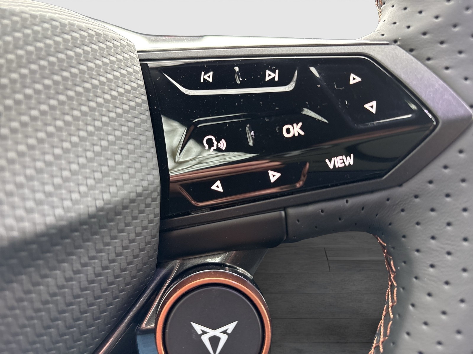 Cupra Born EDITION DYNAMIC 360CAM ACC LM19 NAVI SITZHZ