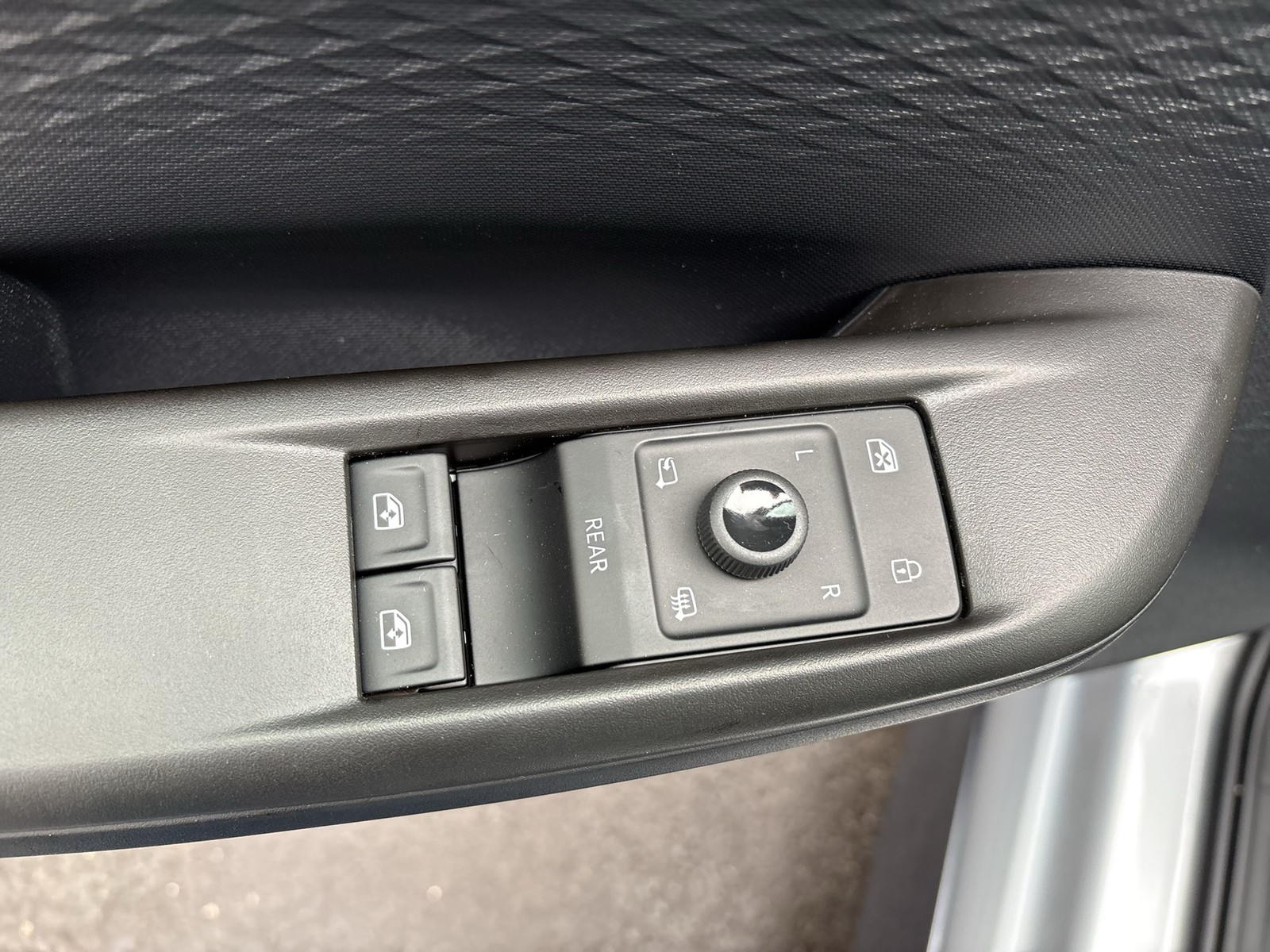 Cupra Born EDITION DYNAMIC 360CAM ACC LM19 NAVI SITZHZ