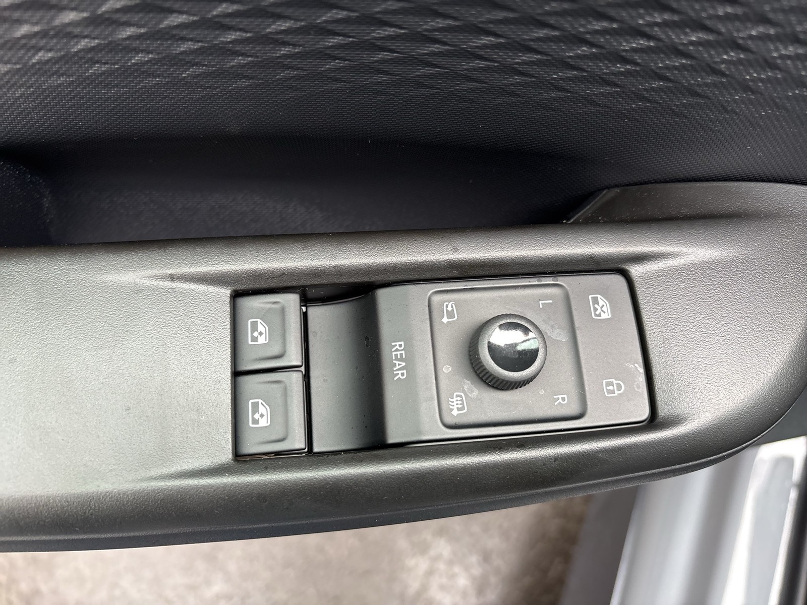 Cupra Born EDITION DYNAMIC 360CAM ACC LM19 NAVI SITZHZ