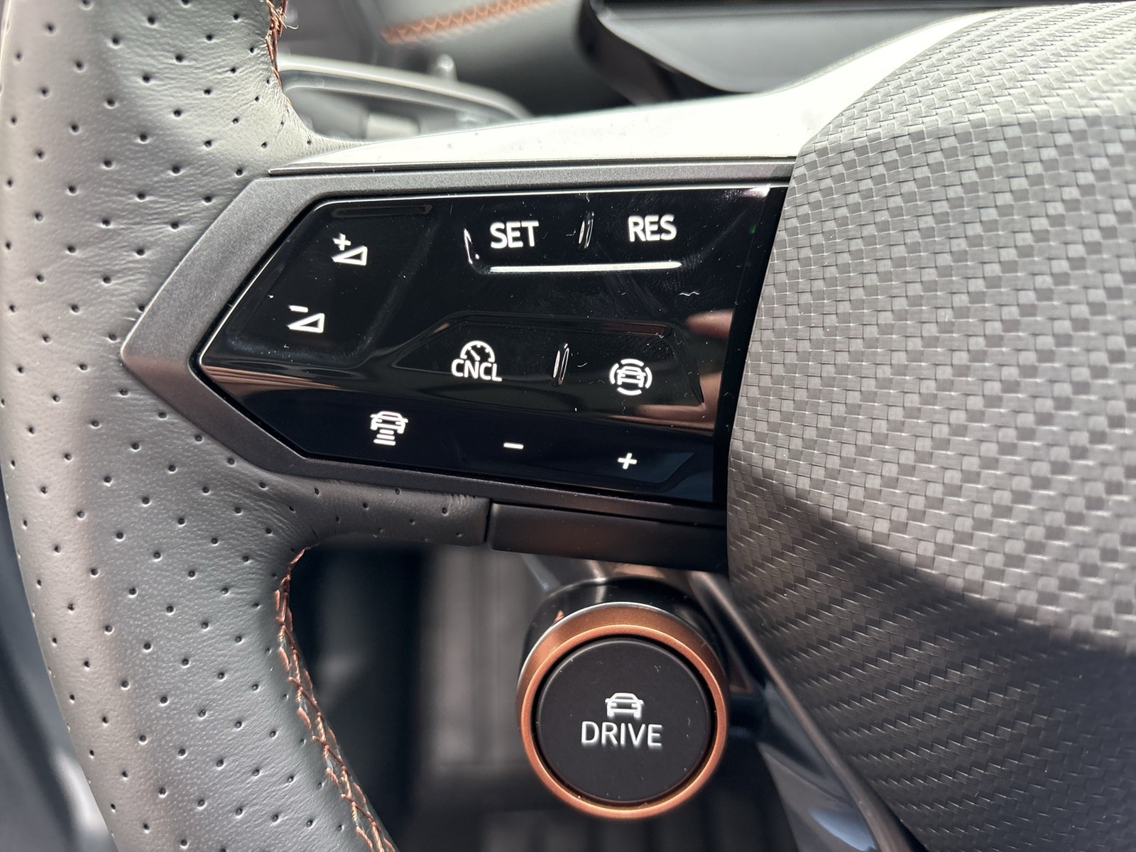 Cupra Born EDITION DYNAMIC 360CAM ACC LM19 NAVI SITZHZ