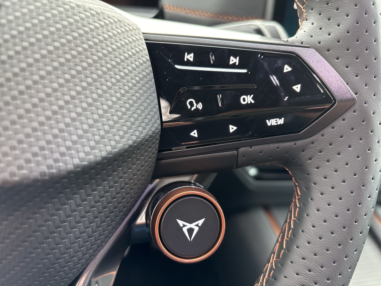 Cupra Born EDITION DYNAMIC 360CAM ACC LM19 NAVI SITZHZ