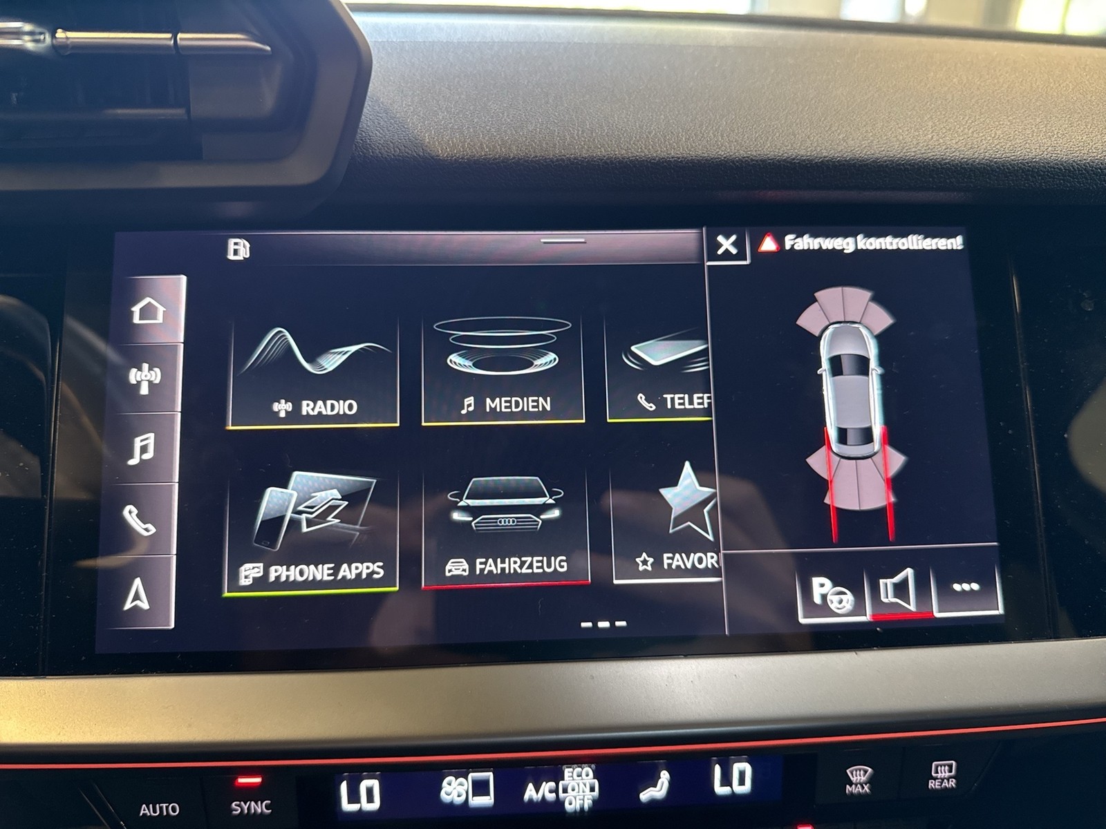 Audi A3 35 LIM. S LINE BLACKPAK ACC LM18 NAVI+ SITZHEIZUNG