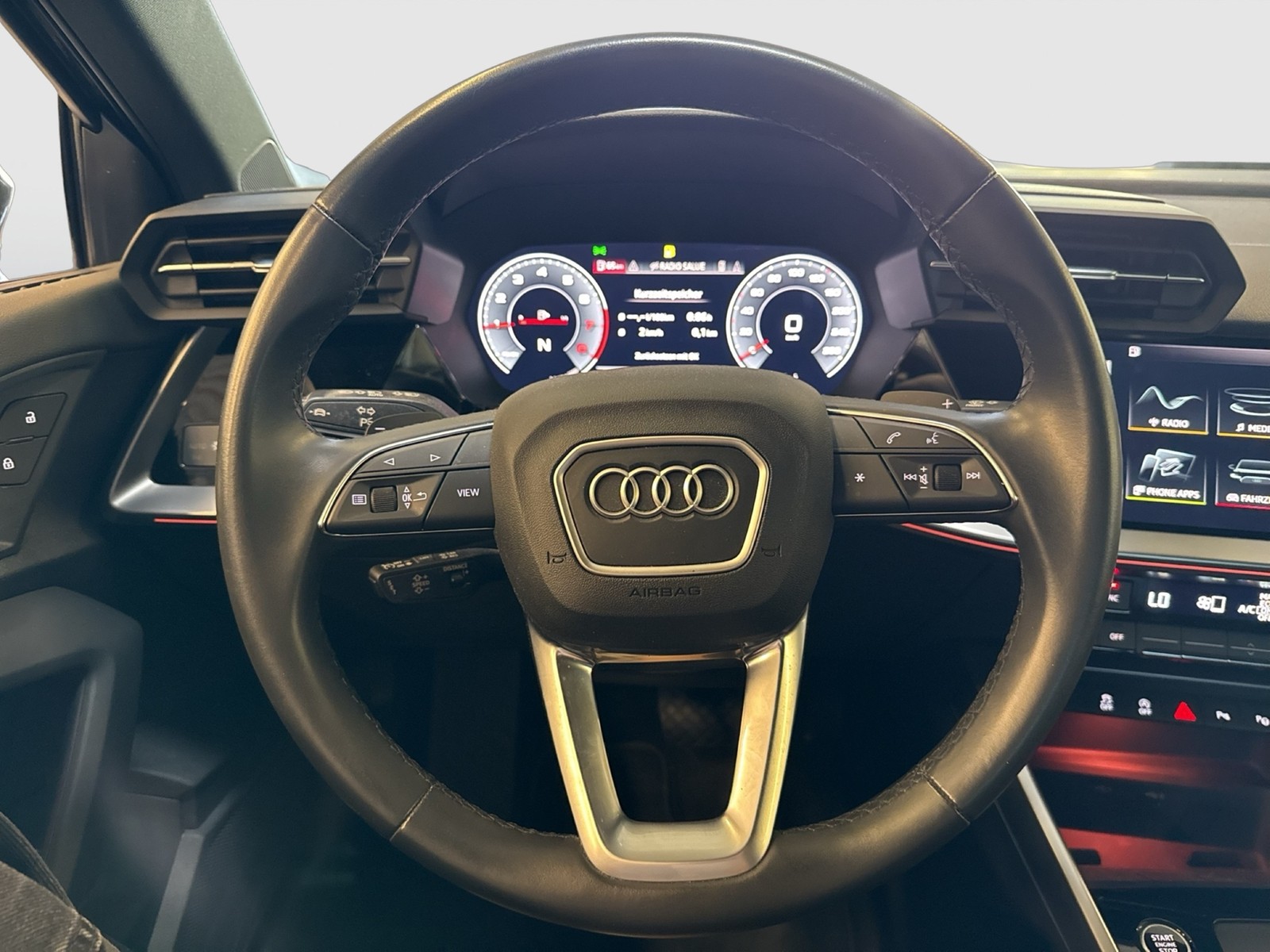 Audi A3 35 LIM. S LINE BLACKPAK ACC LM18 NAVI+ SITZHEIZUNG