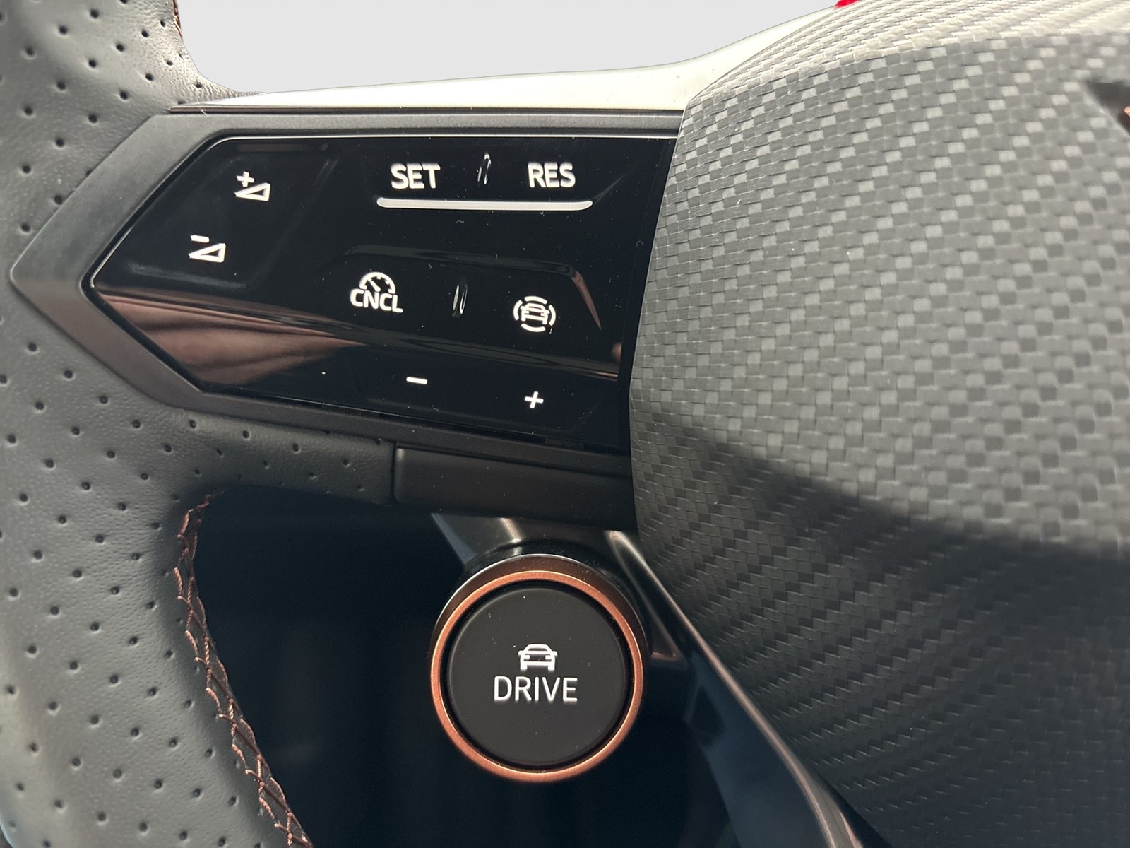 Cupra Born EDITION DYNAMIC 360CAM ACC LM19 NAVI SITZHZ