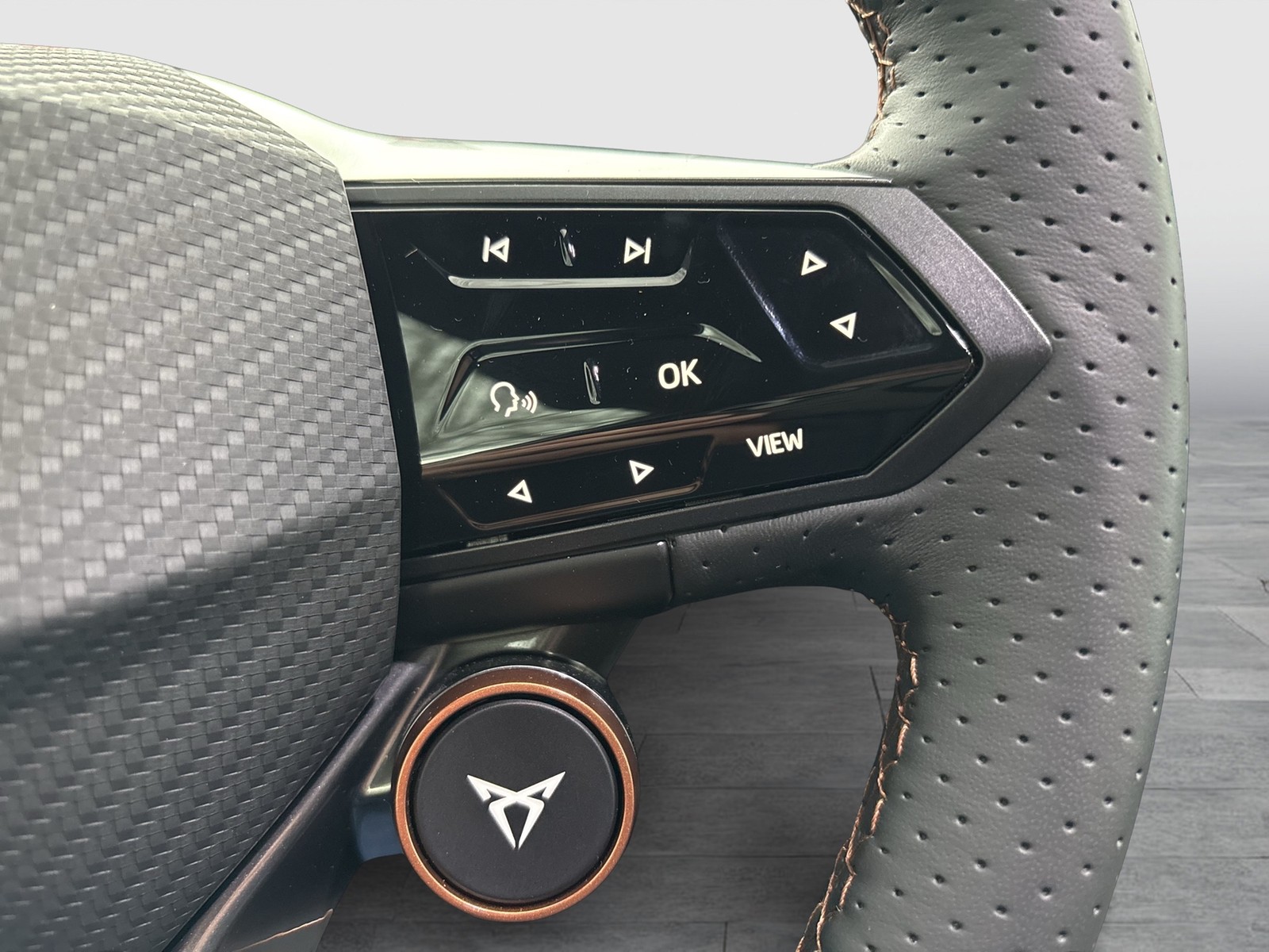 Cupra Born EDITION DYNAMIC 360CAM ACC LM19 NAVI SITZHZ