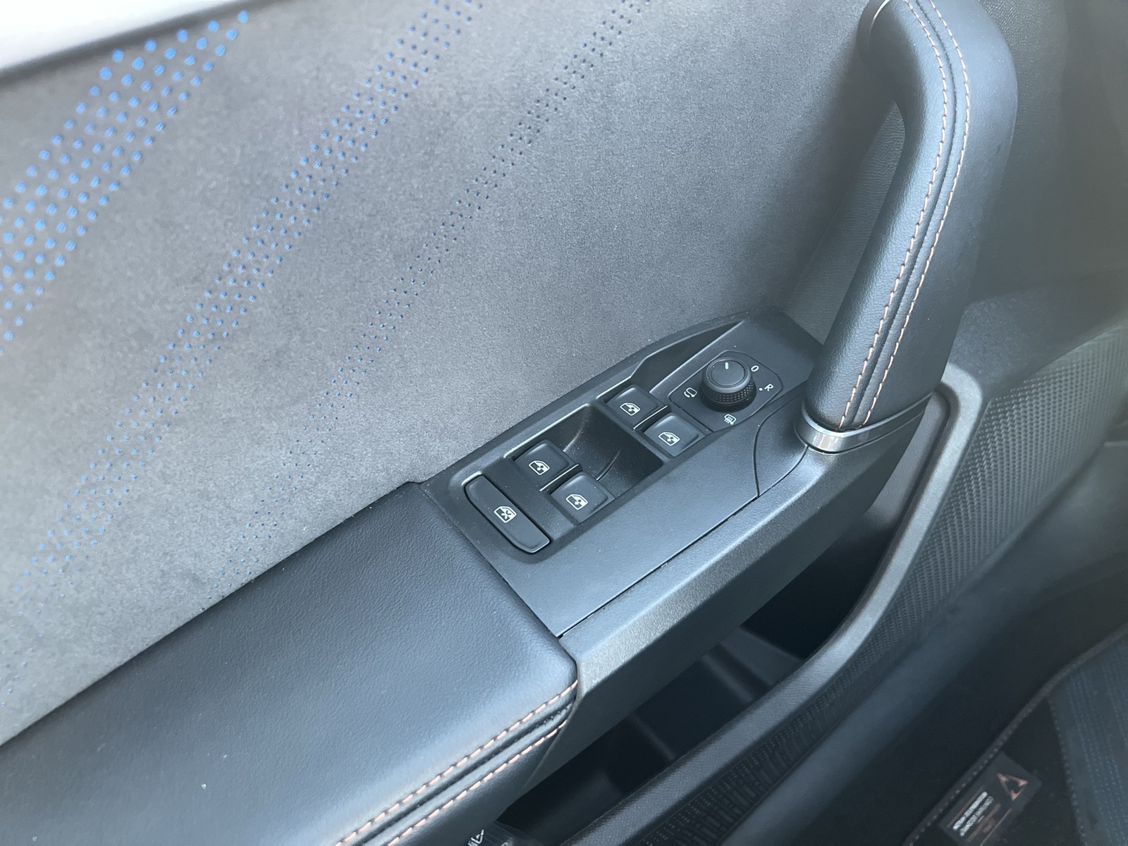 Cupra Leon 1.5 eTSI FACELIFT CAM ACC LM18 NAVI CARPLAY