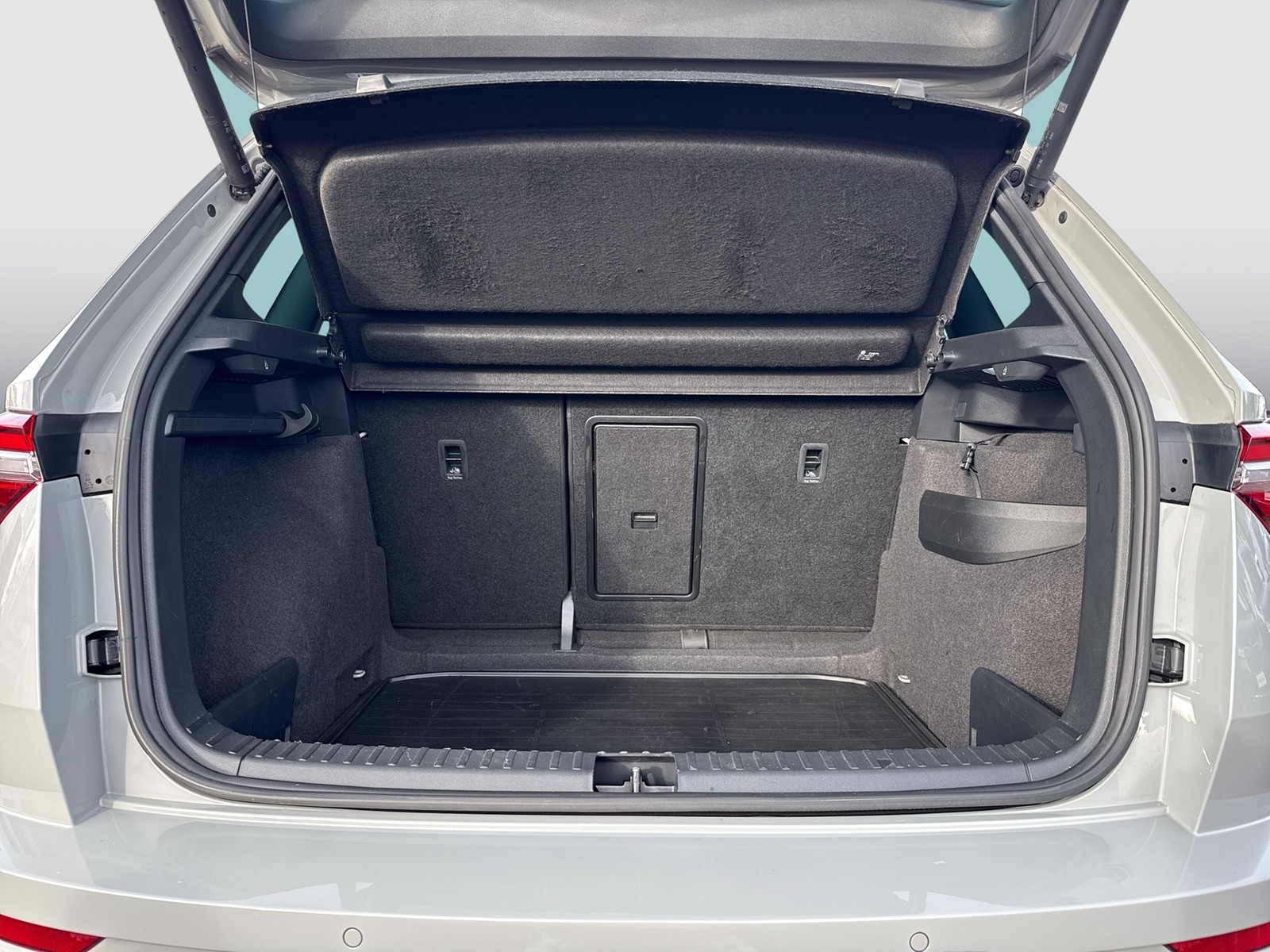 Skoda Karoq 1.5 SPORTLINE STANDHZ. AHK 360CAM E-KLAPPE