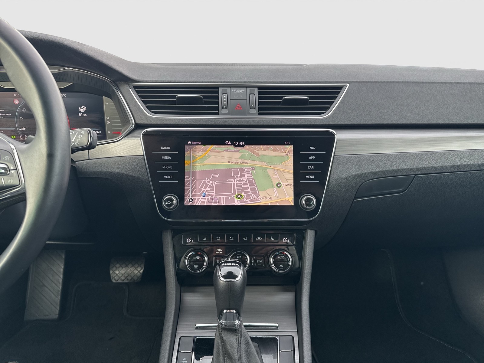 Skoda Superb Combi 1.4 iV STYLE STANDHZ AHK 360CAM ACC